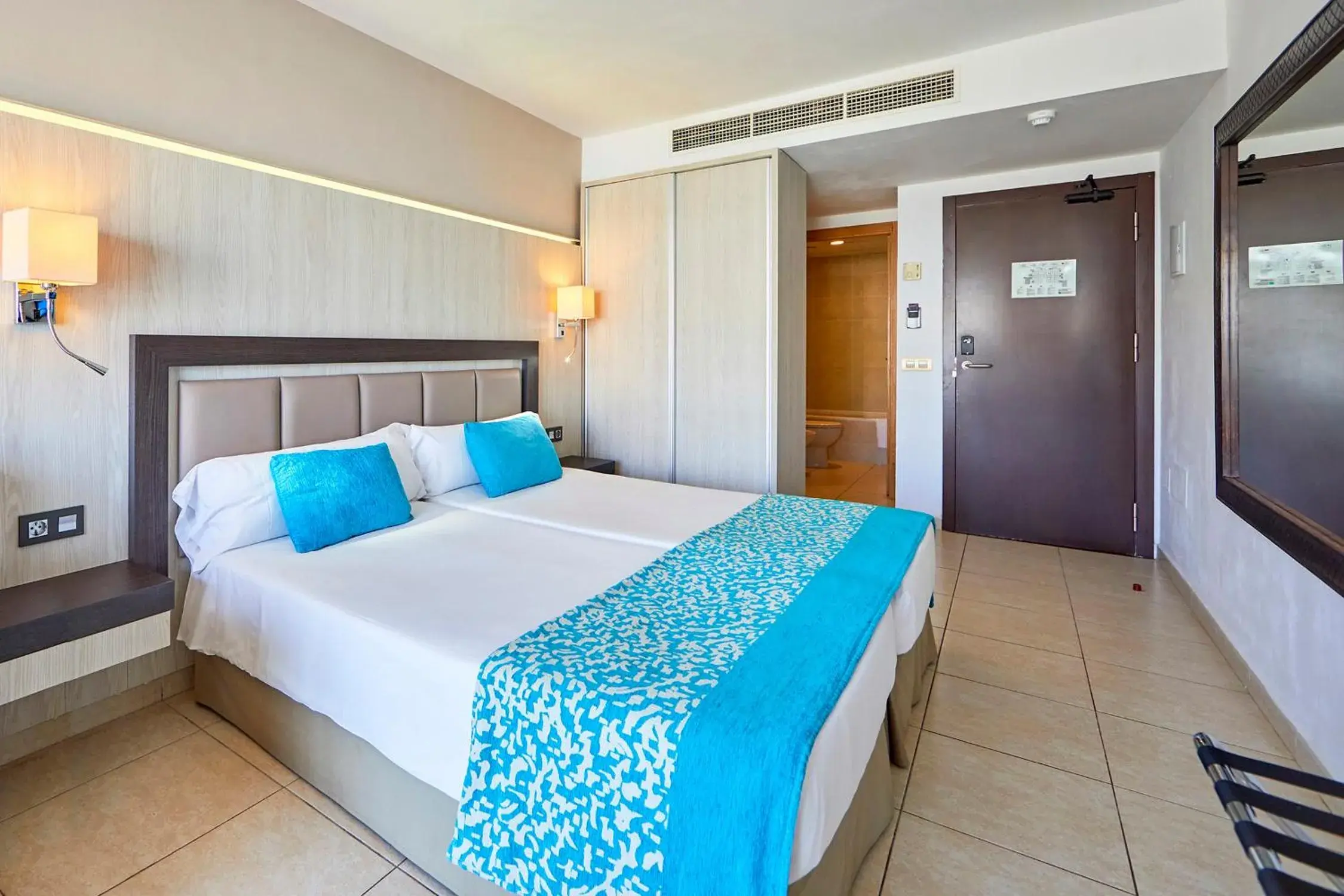 Economy Double Room in FERGUS Style Bahamas Economy Double Room in FERGUS Style Bahamas