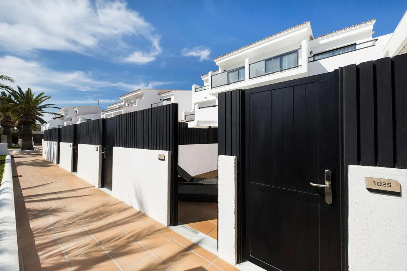 Balcony/Terrace in FERGUS Style Bahamas