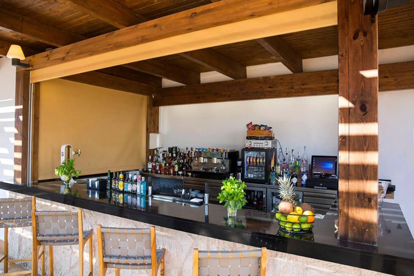 Lounge or bar in FERGUS Style Bahamas