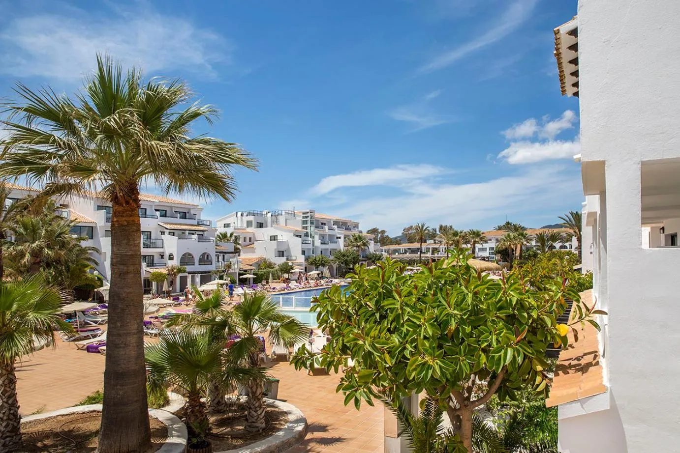Pool view in FERGUS Style Bahamas