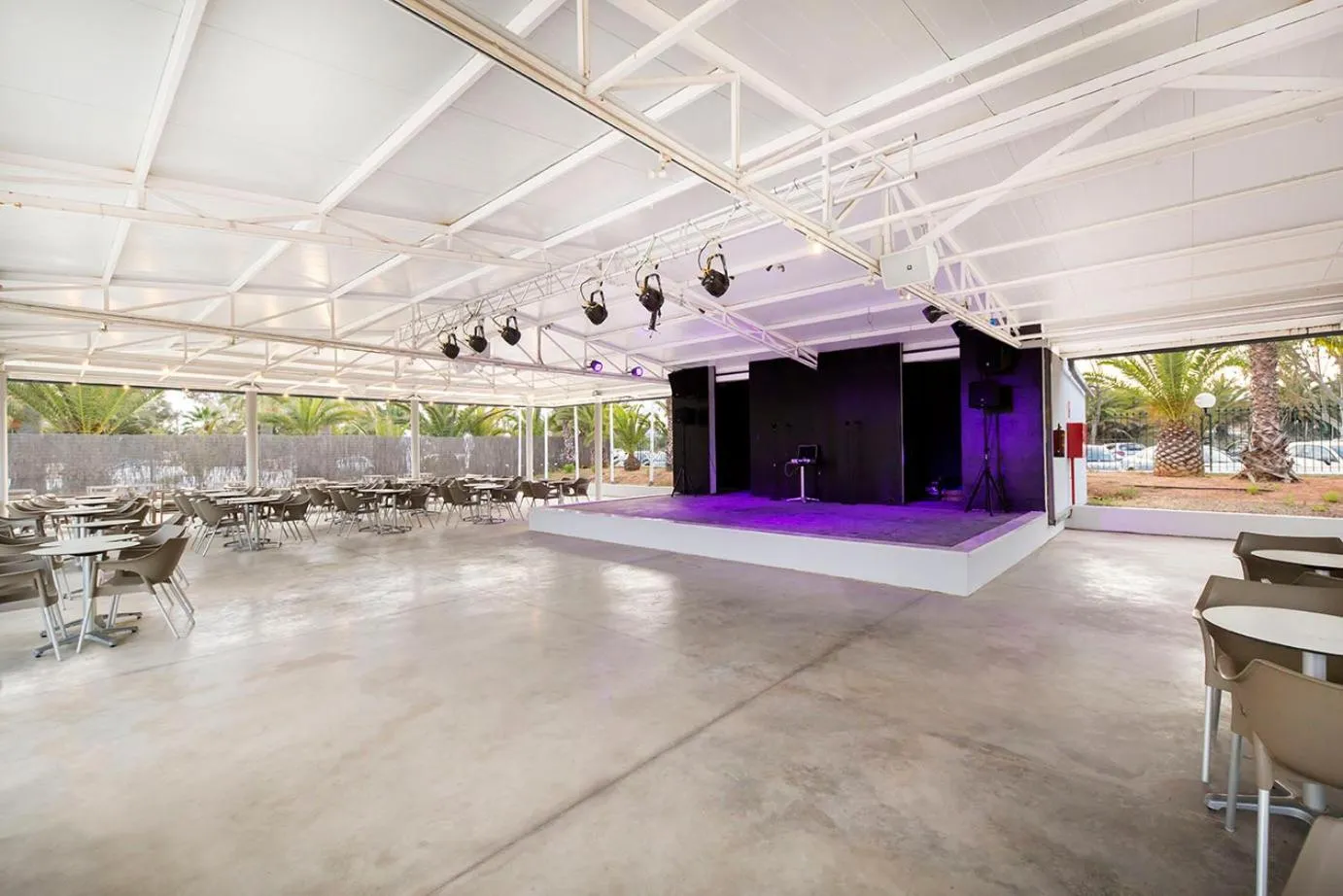 Area and facilities in FERGUS Style Bahamas