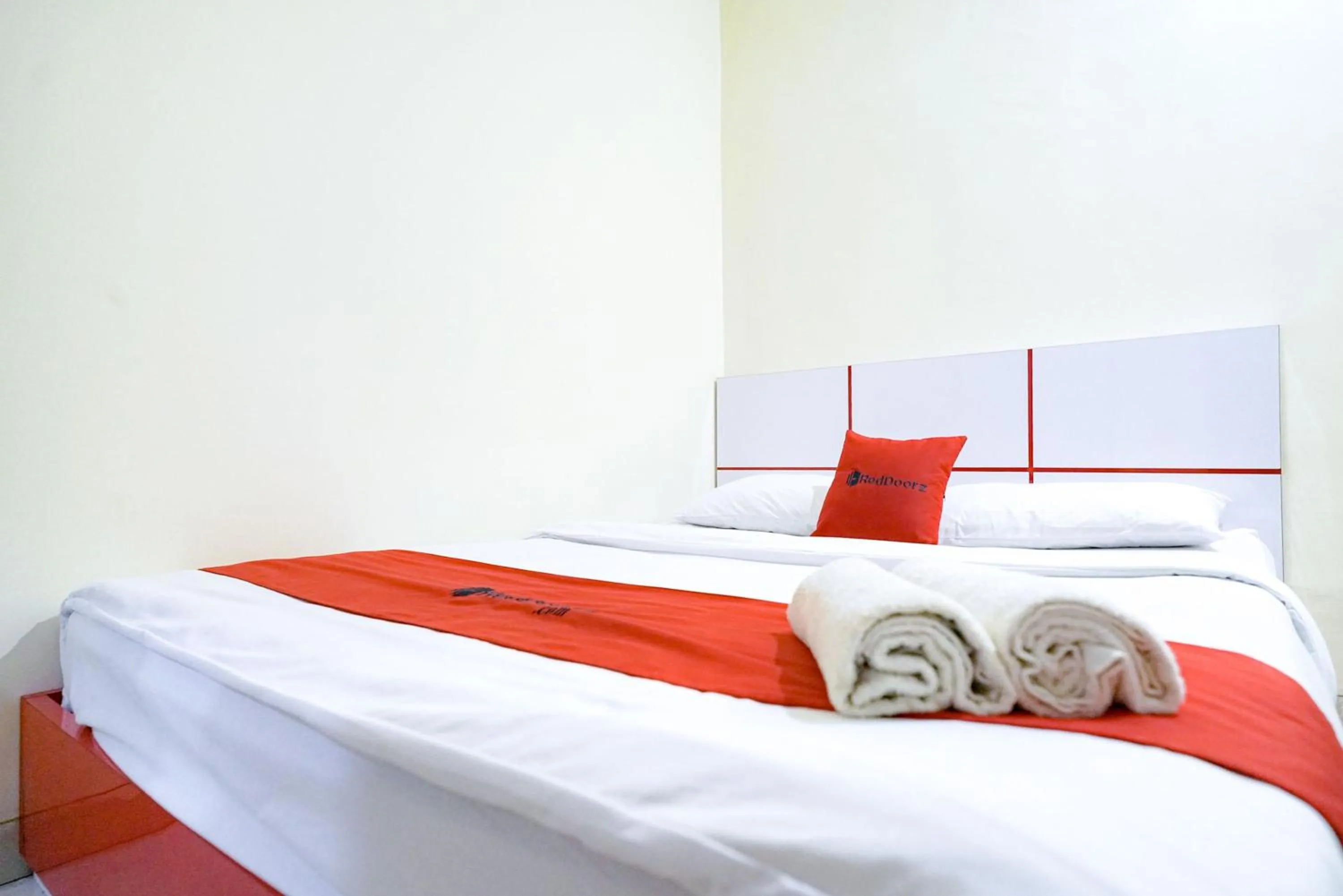 Bedroom, Bed in RedDoorz at Buah Batu 5