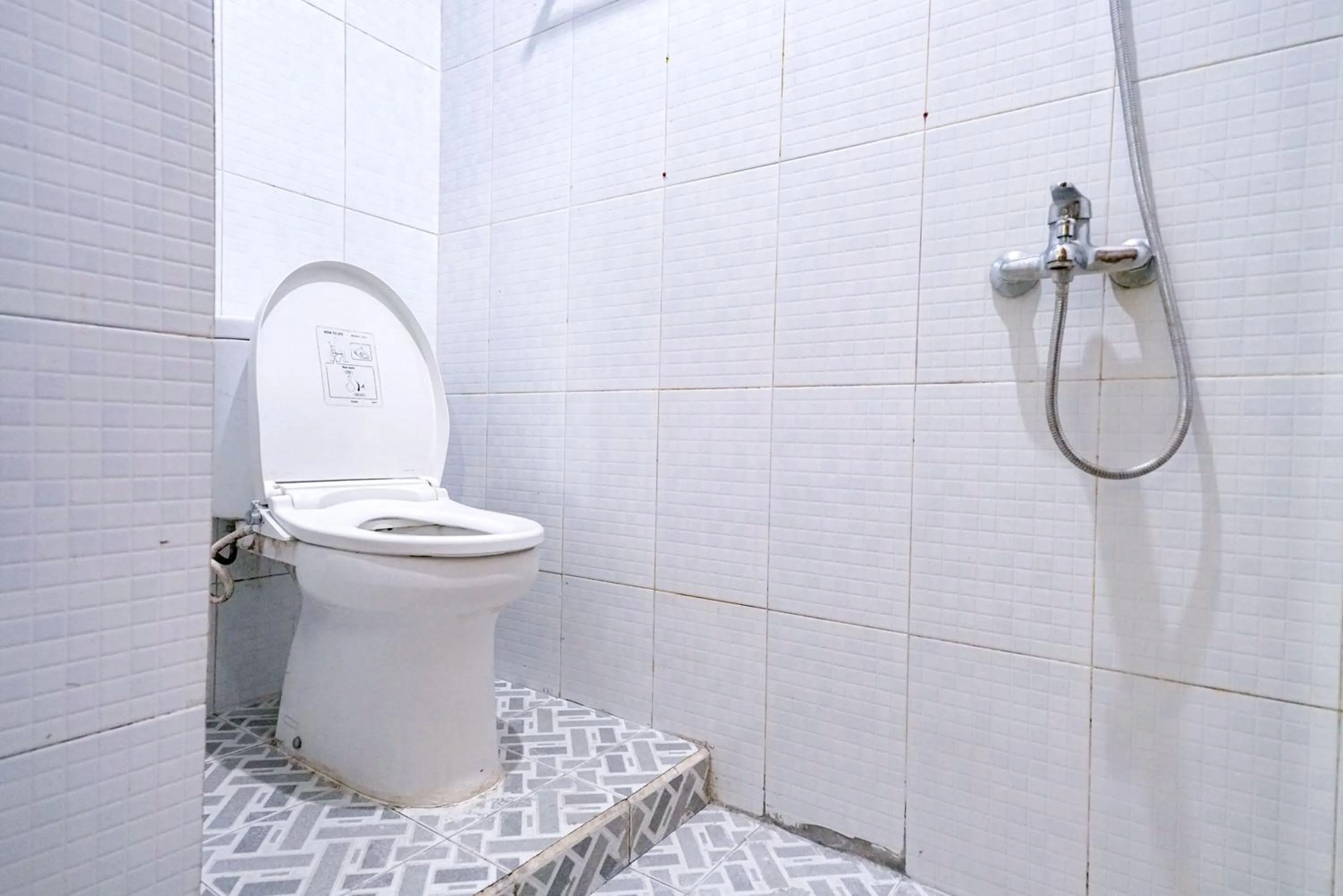 Bathroom in RedDoorz at Buah Batu 5