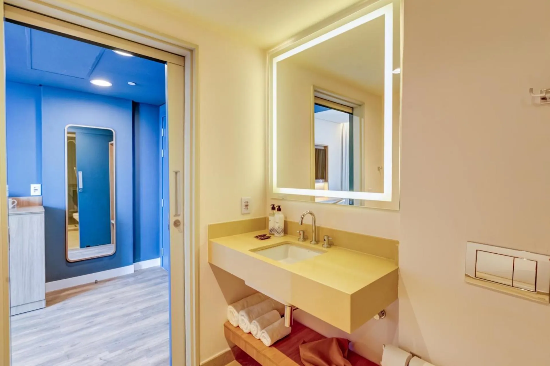 Bathroom in Hampton By Hilton Caraguatatuba Serramar