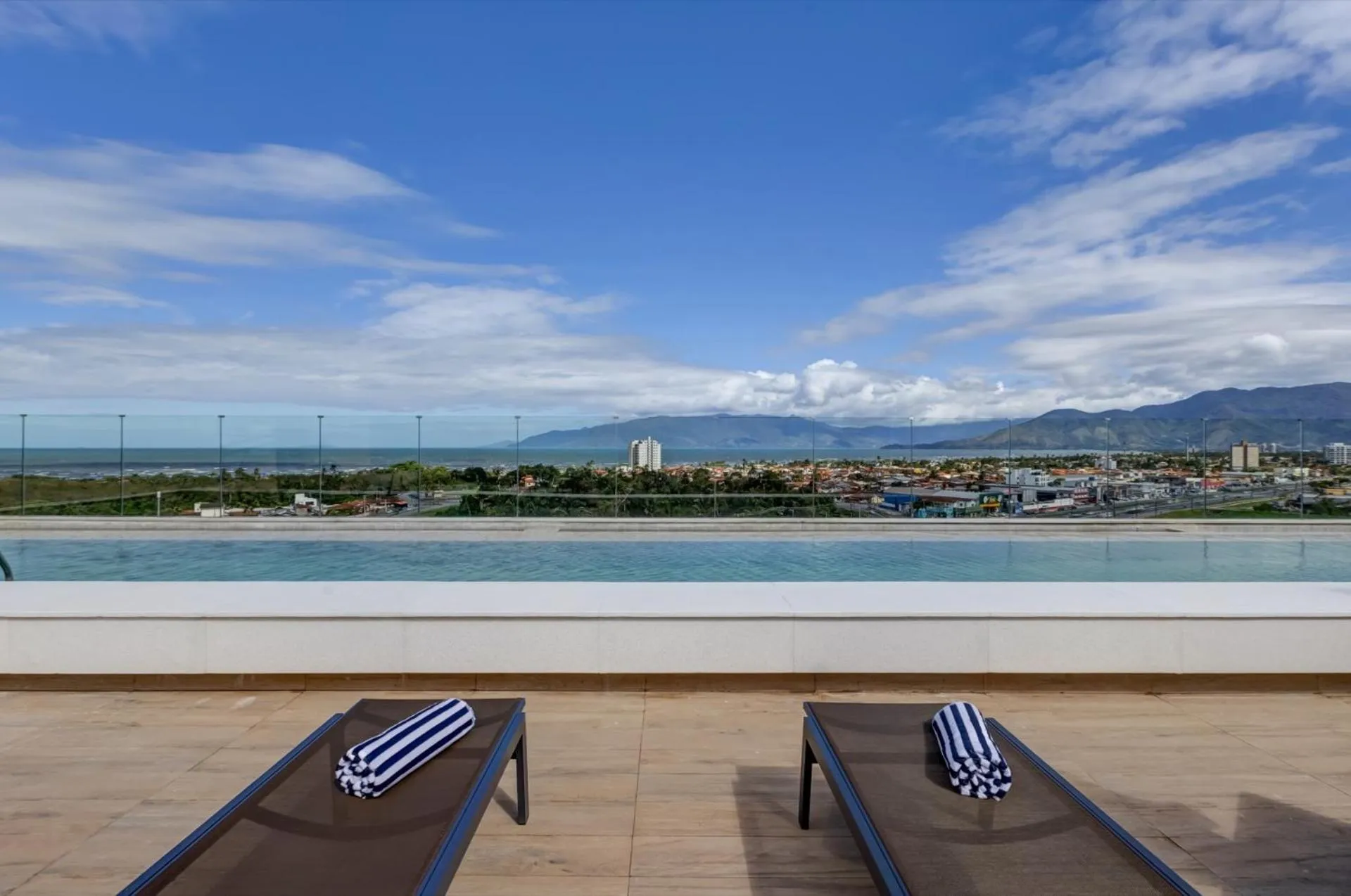 Swimming pool in Hampton By Hilton Caraguatatuba Serramar