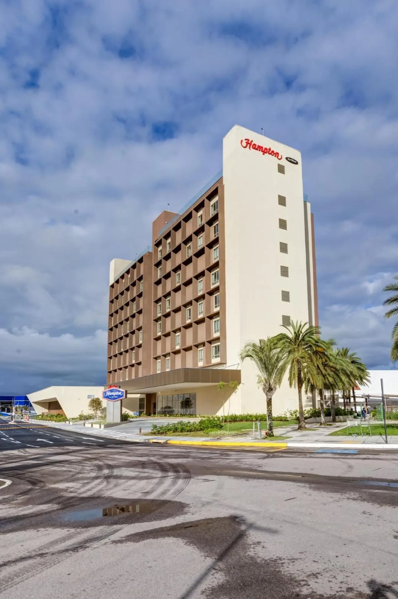 Facade/entrance in Hampton By Hilton Caraguatatuba Serramar