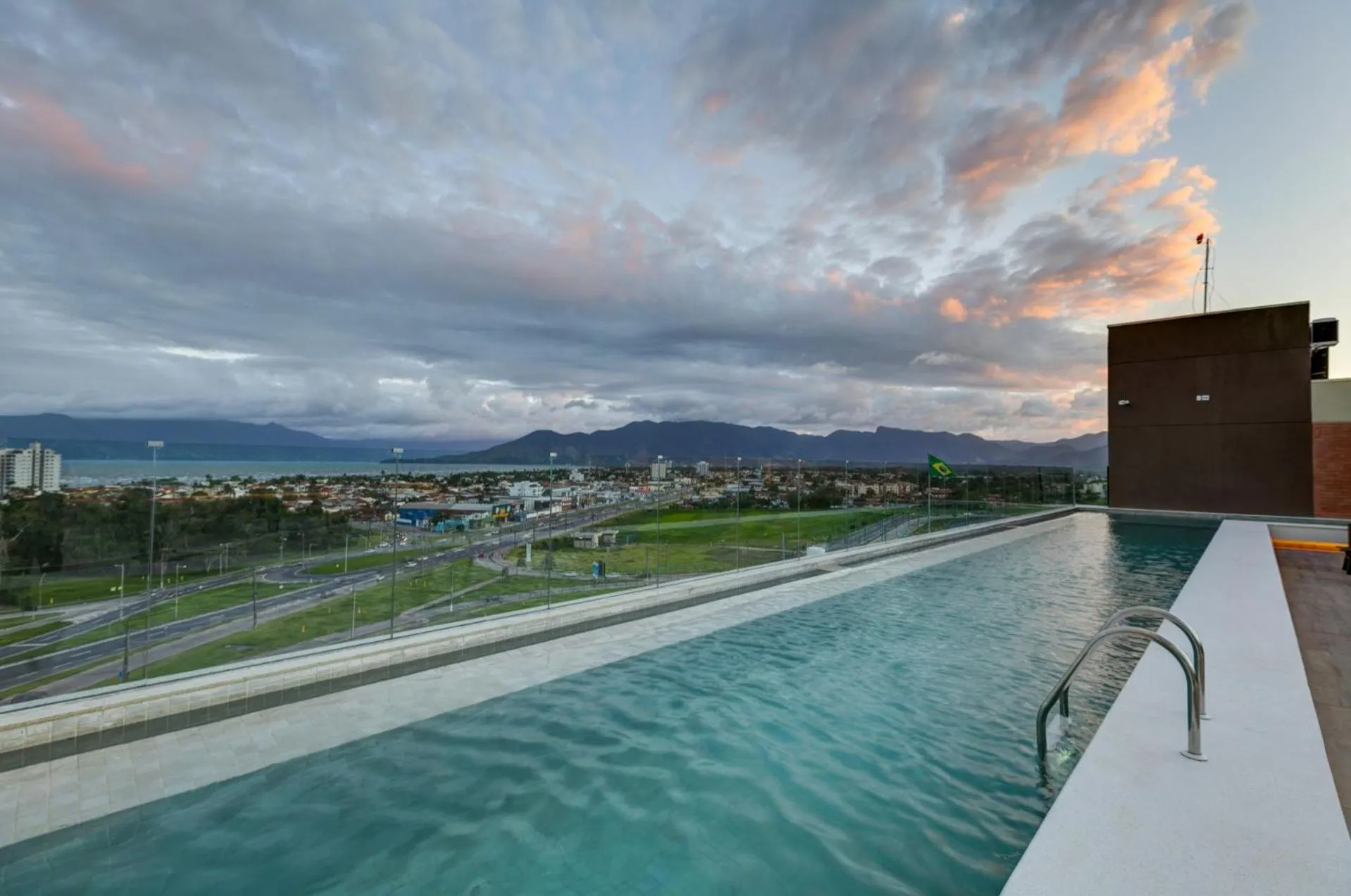 Swimming pool in Hampton By Hilton Caraguatatuba Serramar