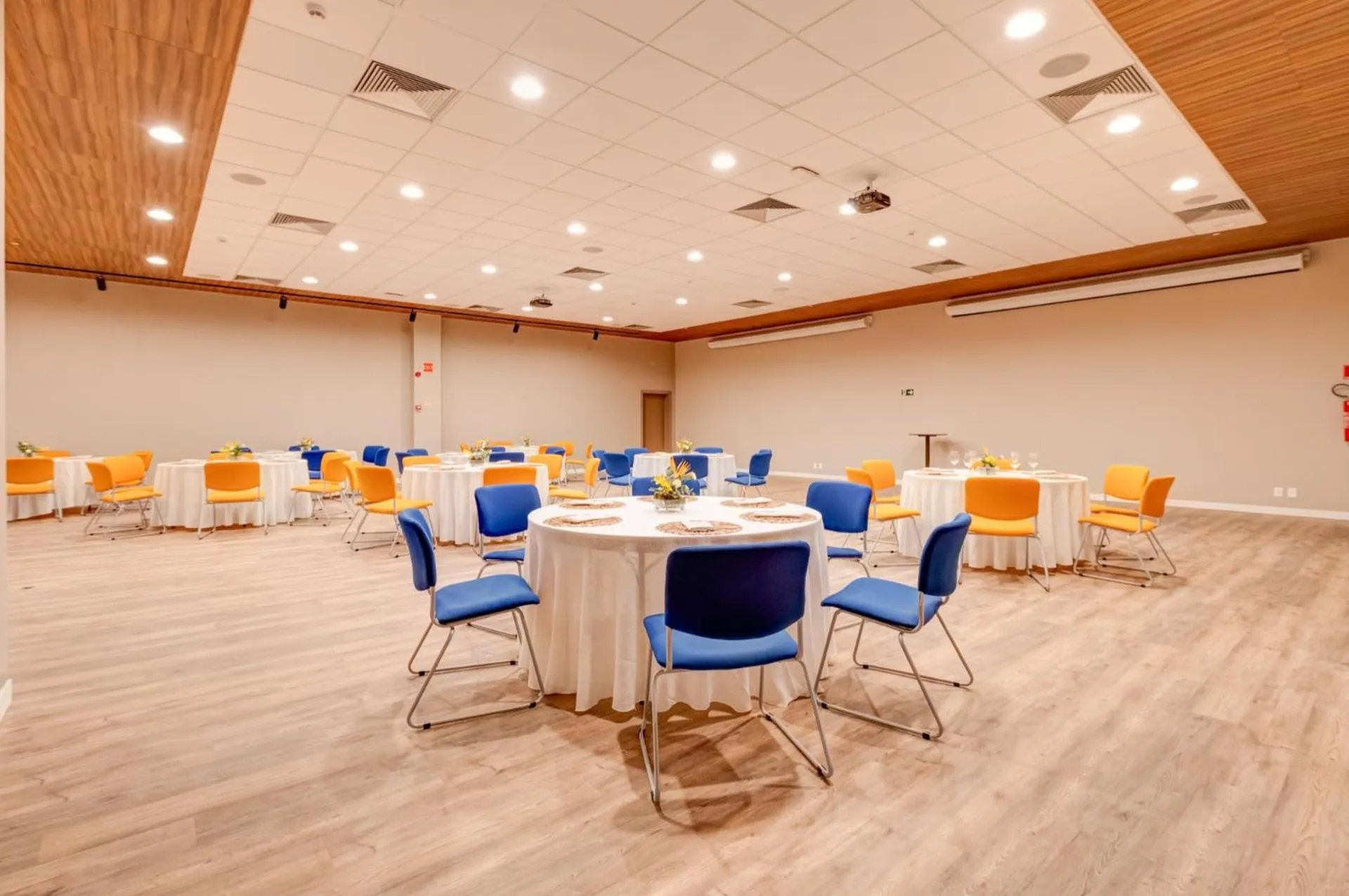 Meeting/conference room in Hampton By Hilton Caraguatatuba Serramar