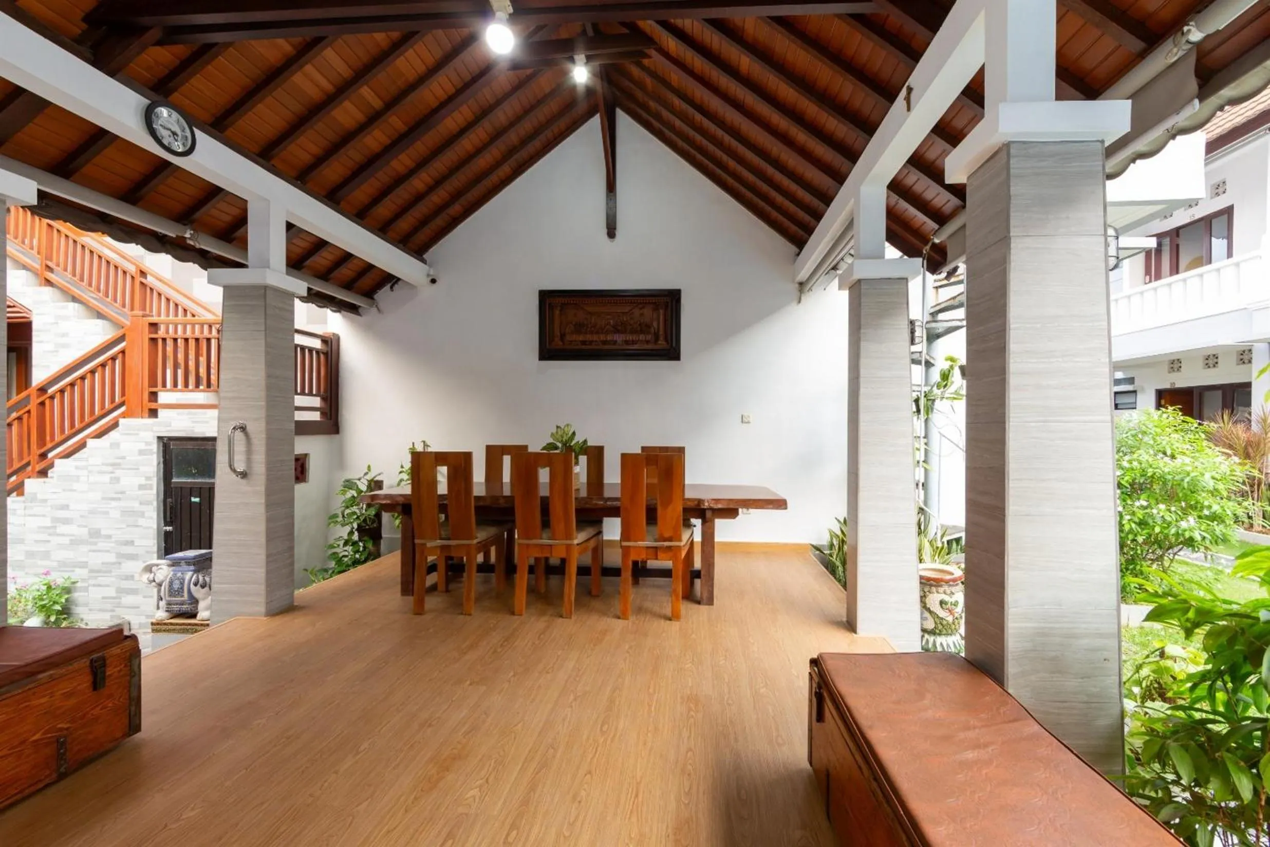 Dining area in Cove De Pavilla