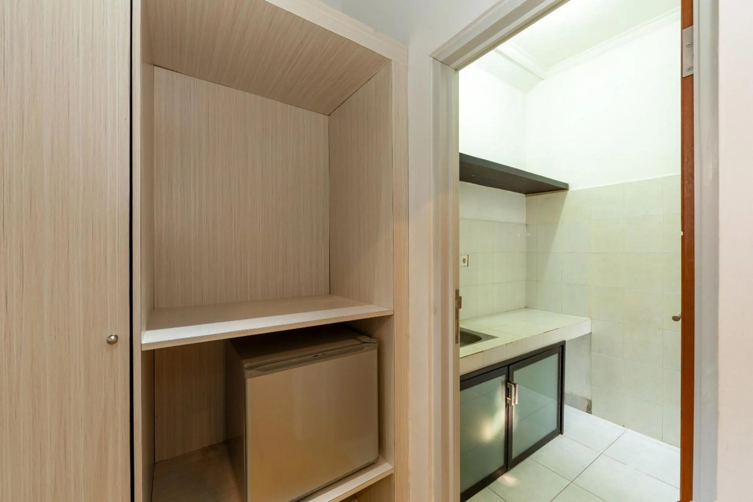 wardrobe in Cove De Pavilla