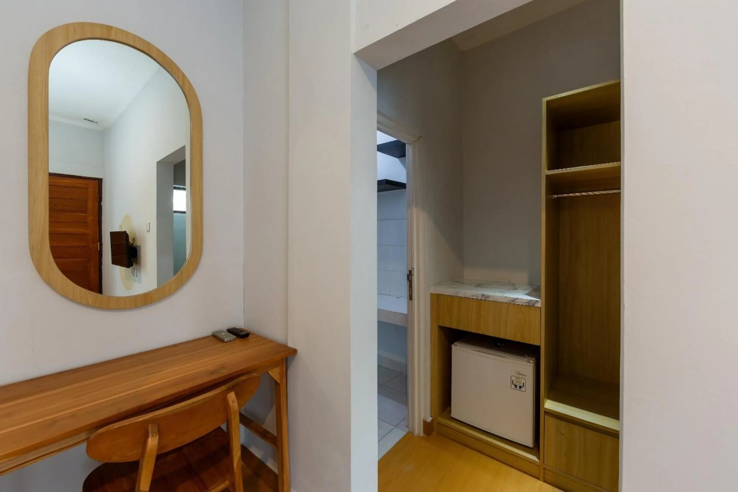 wardrobe in Cove De Pavilla