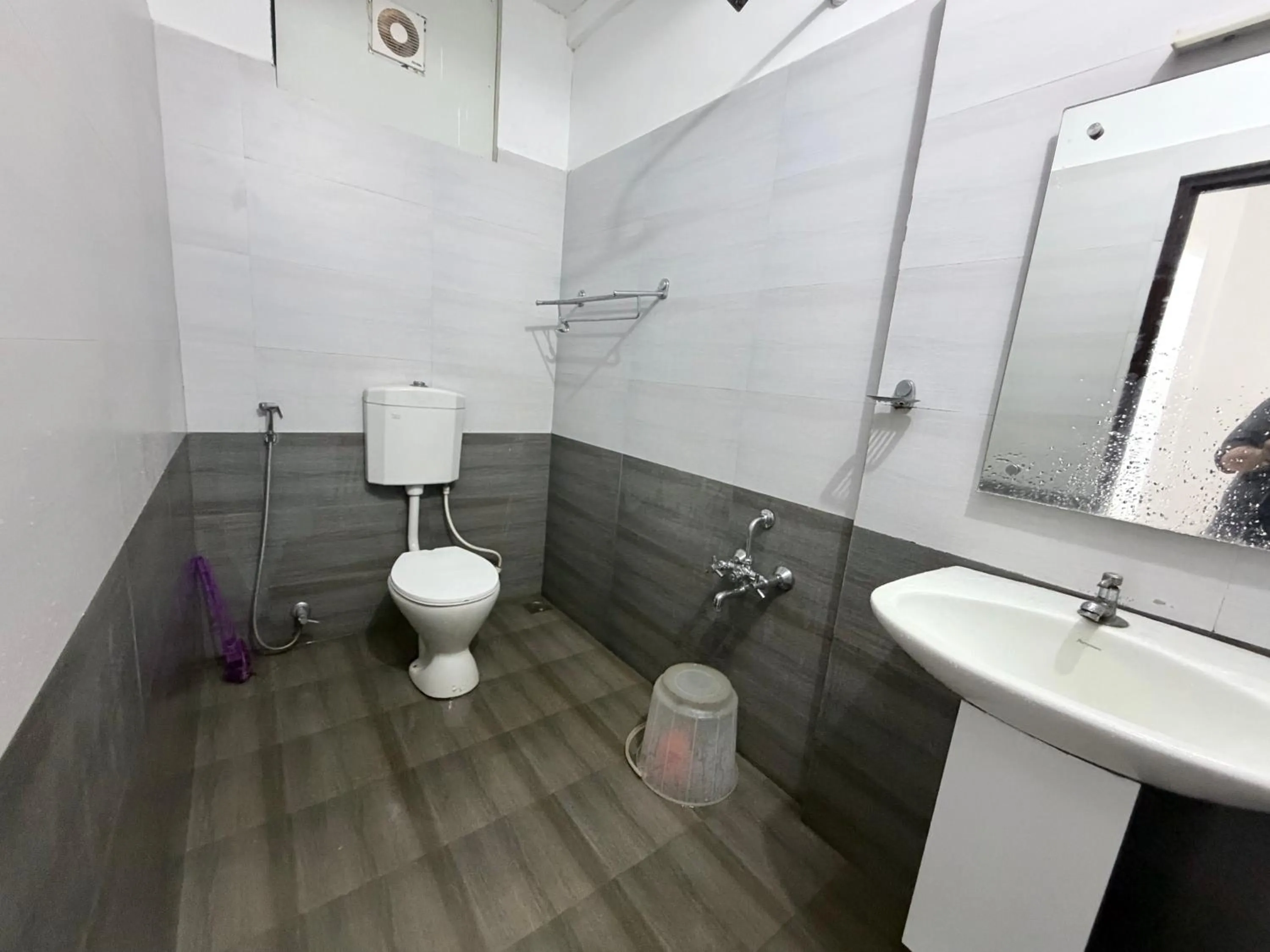 Bathroom in Moon Way