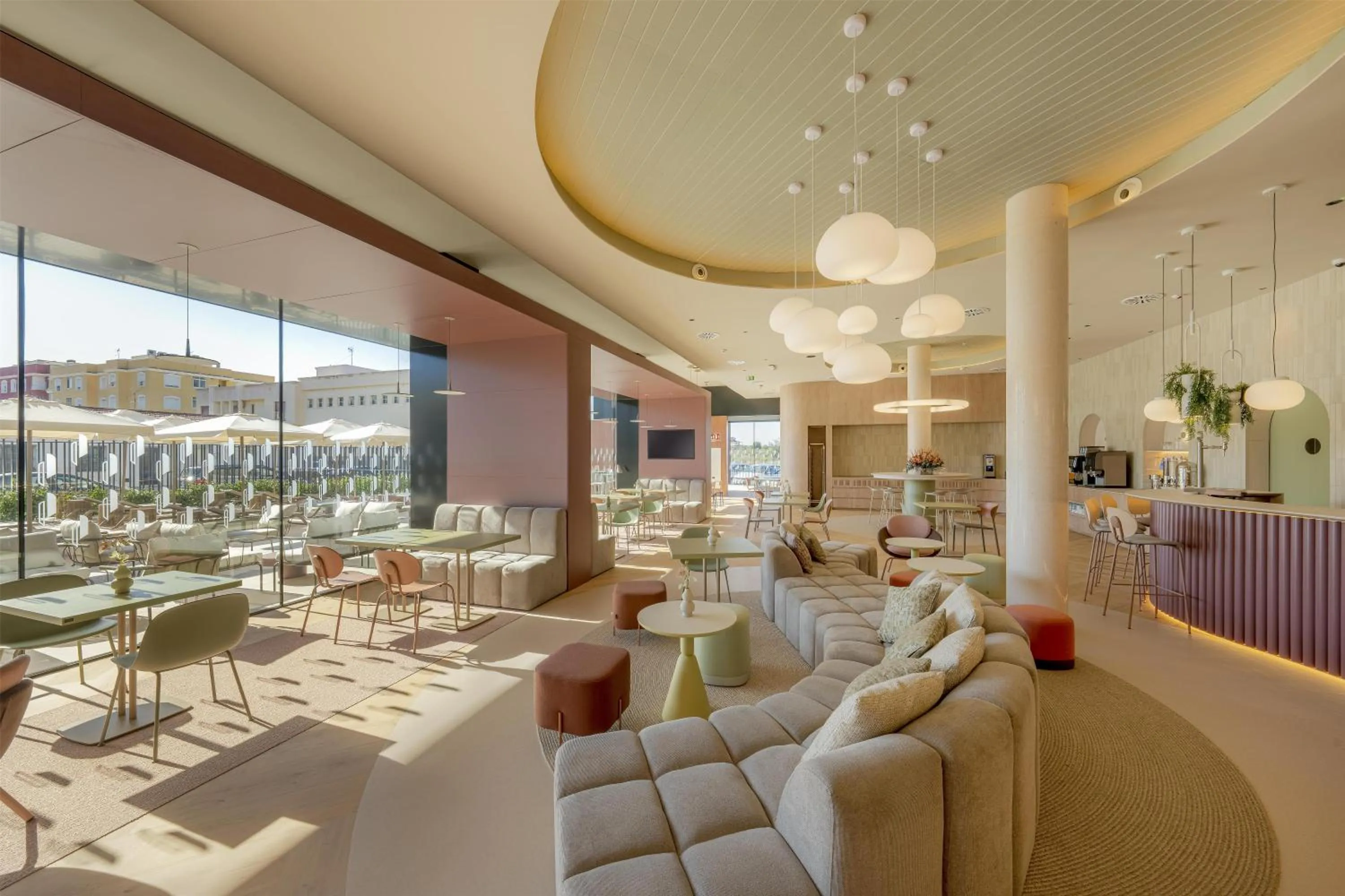 Lounge or bar in Hampton By Hilton Alicante Airport
