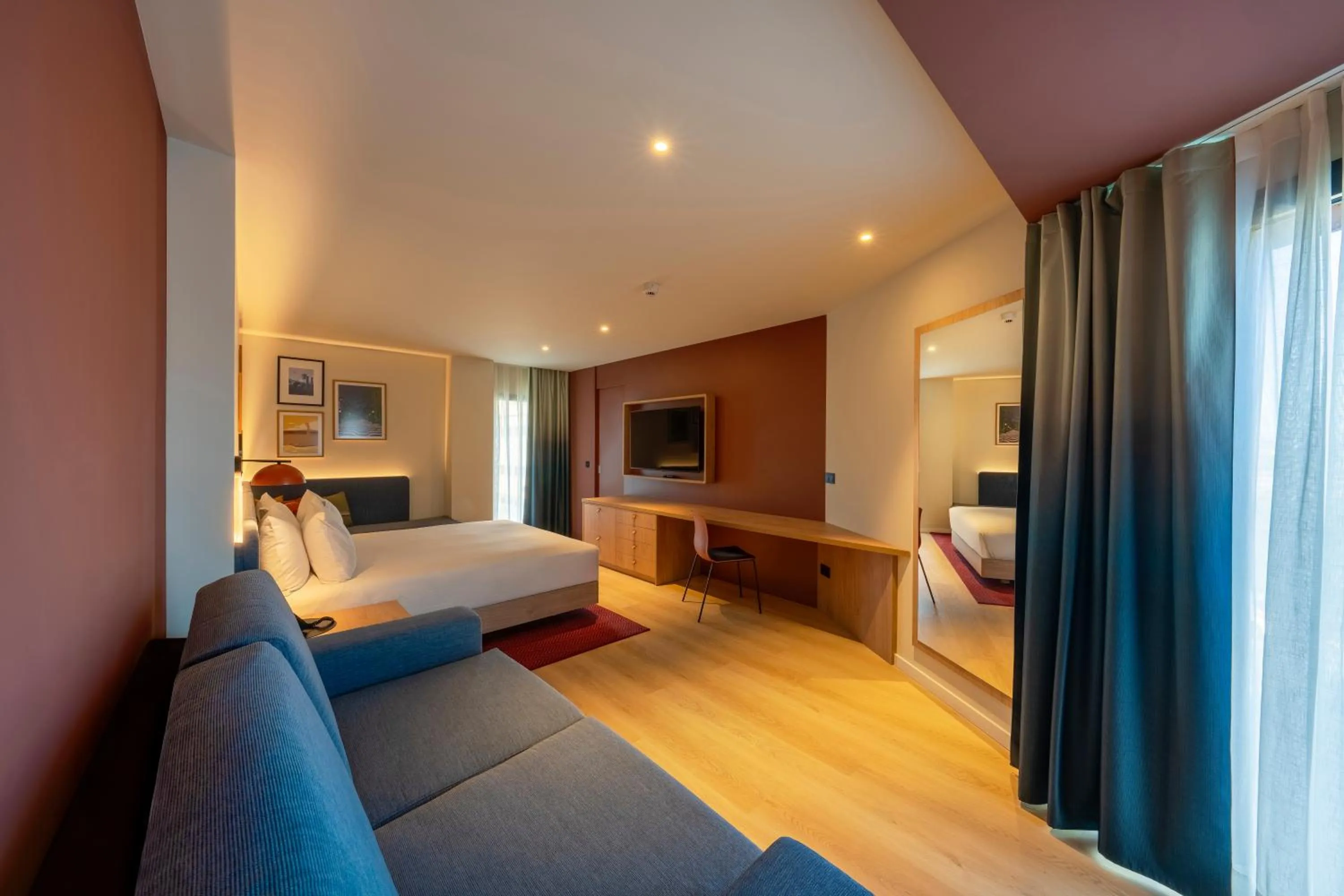 Photo of the whole room, Bed in Hampton By Hilton Alicante Airport