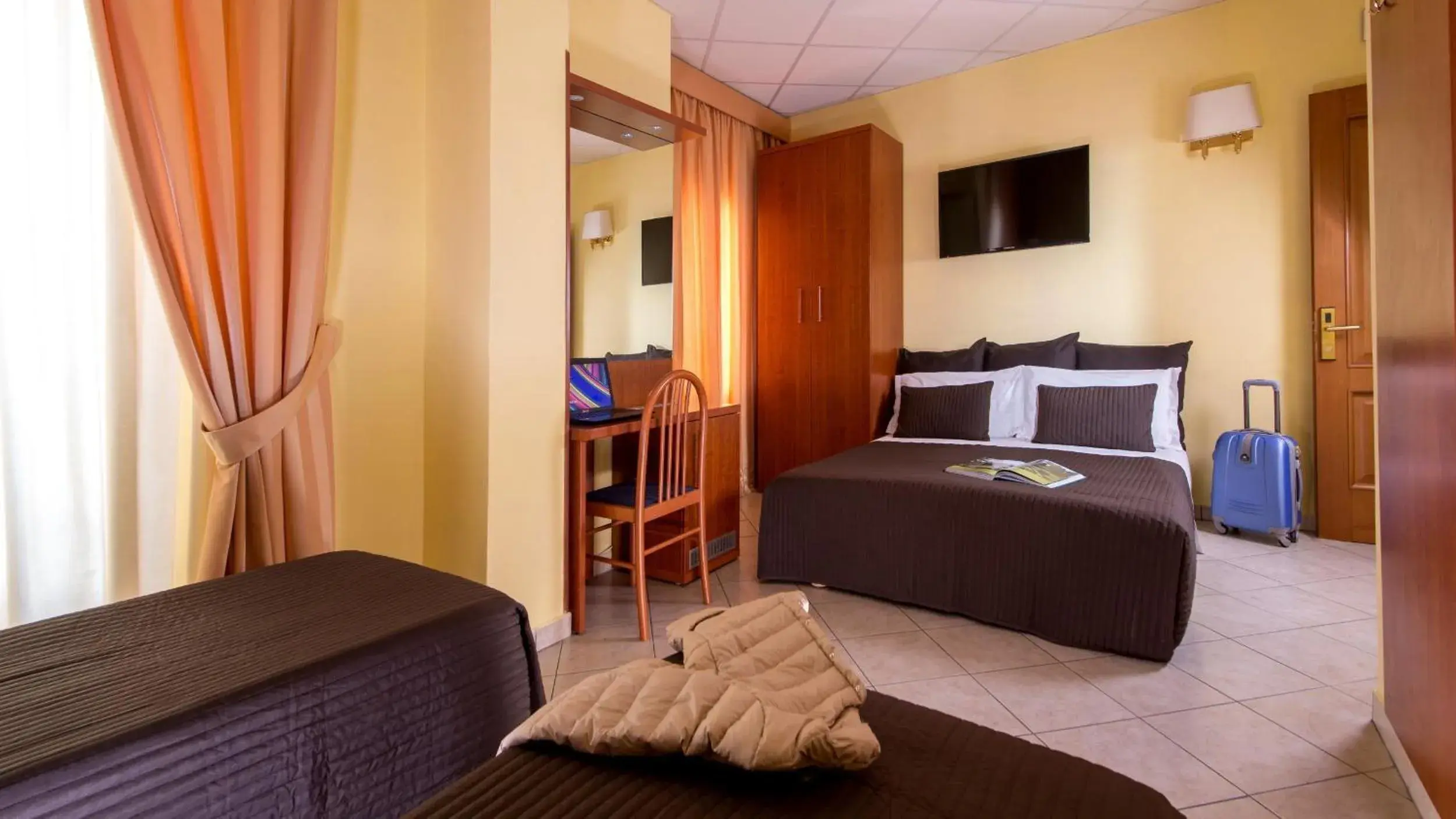 Superior Quadruple Room in Ad Hoc Domus Colosseo Superior Quadruple Room in Ad Hoc Domus Colosseo