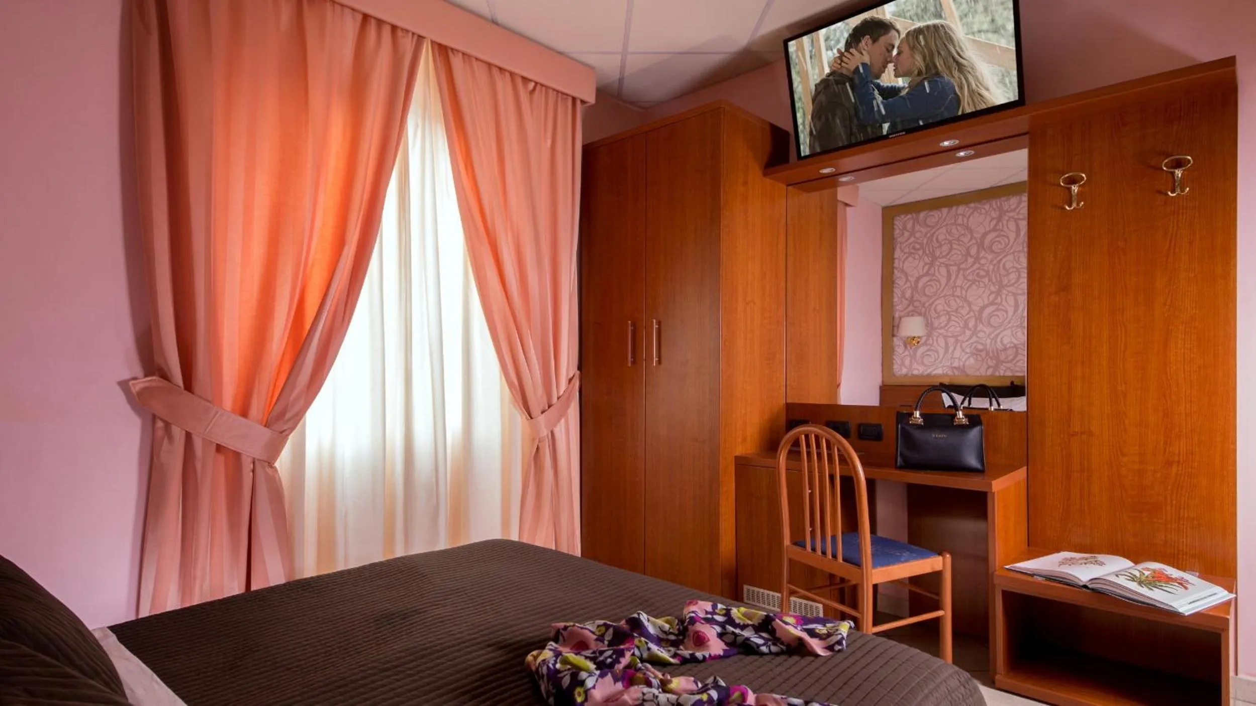 Decorative detail, Bed in Ad Hoc Domus Colosseo