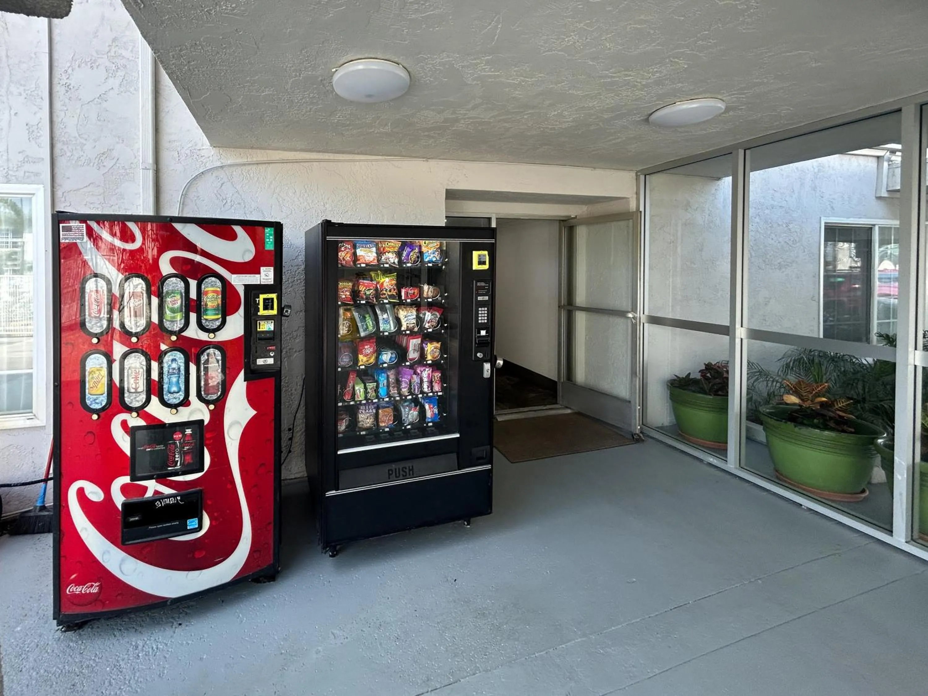 vending machine in Studio 6 Suites Buena Park CA Anahiem Near Maingate Knotts