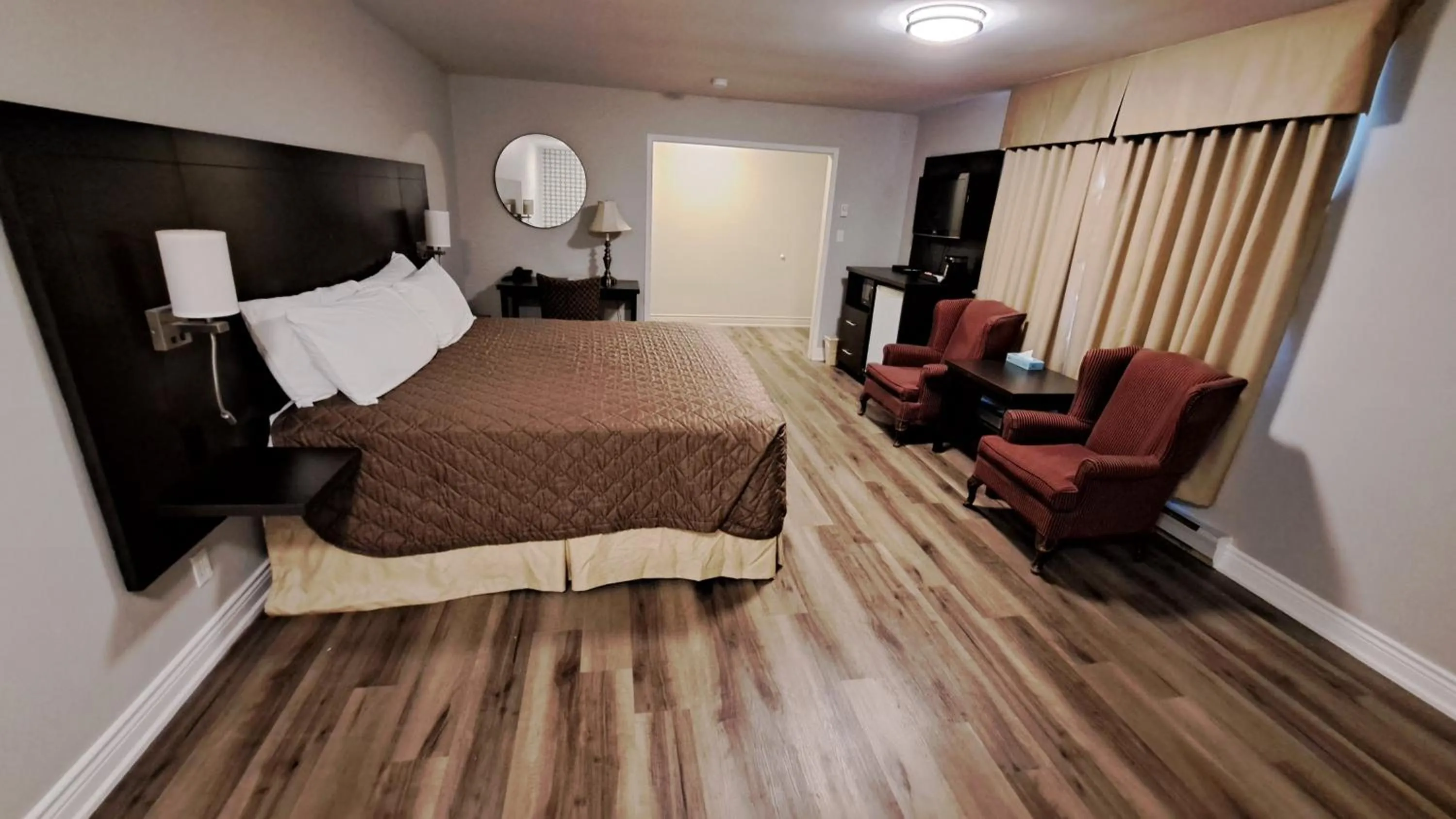 Photo of the whole room, Bed in Cedar Lodge Motel