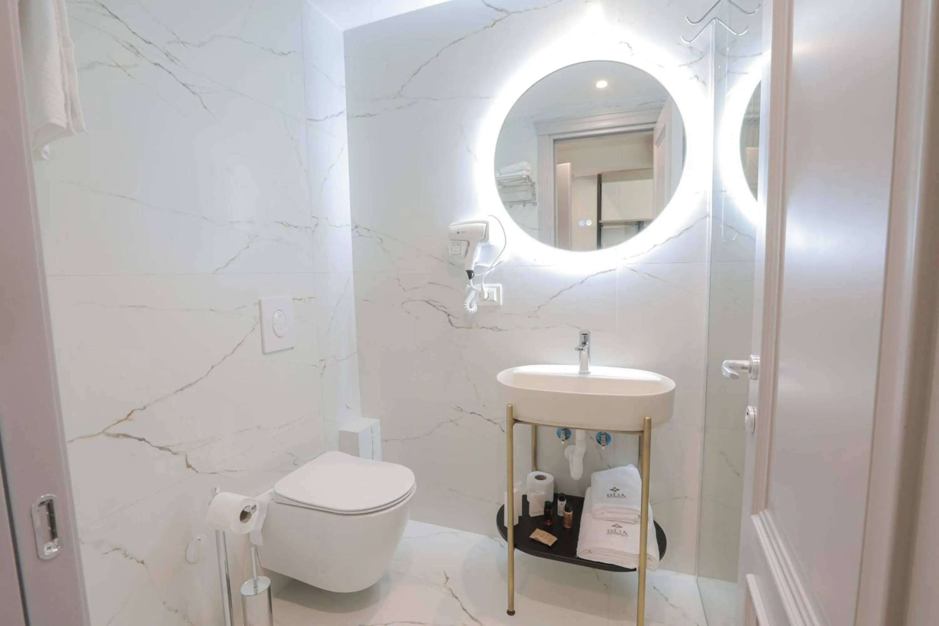 Shower in OLIA Residence