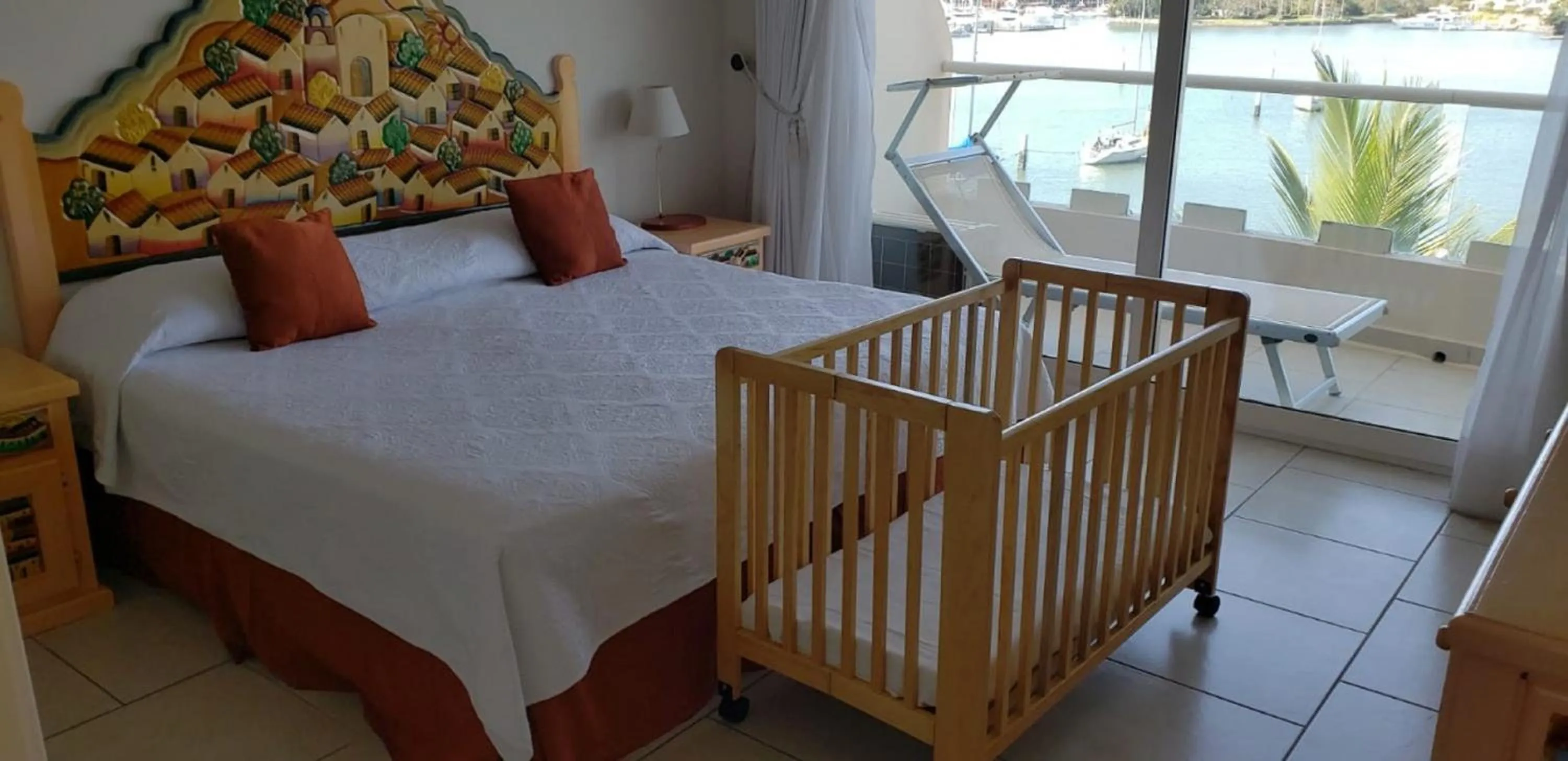 Lake view, Bed in Marina Banderas Suites Hotel Boutique