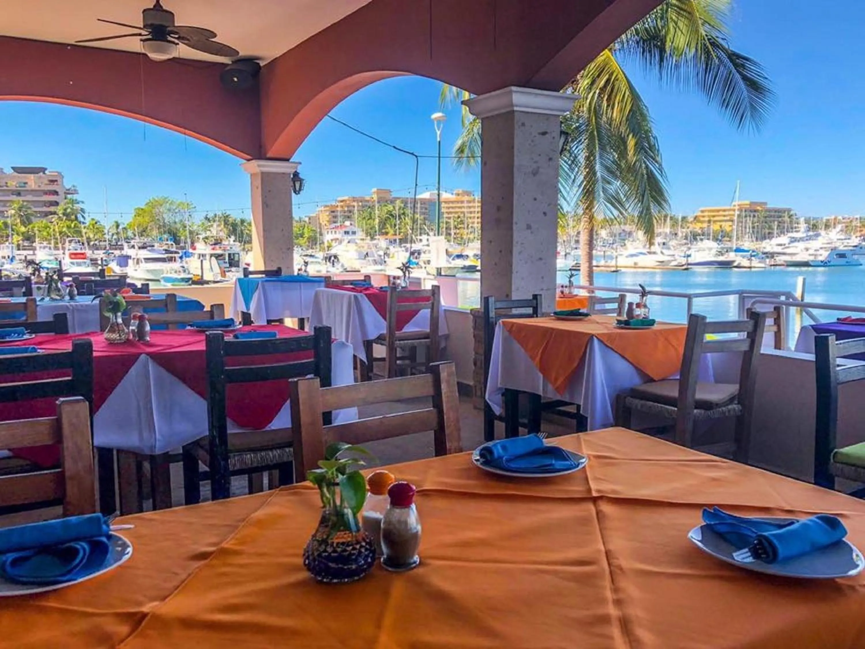 Restaurant/places to eat in Marina Banderas Suites Hotel Boutique