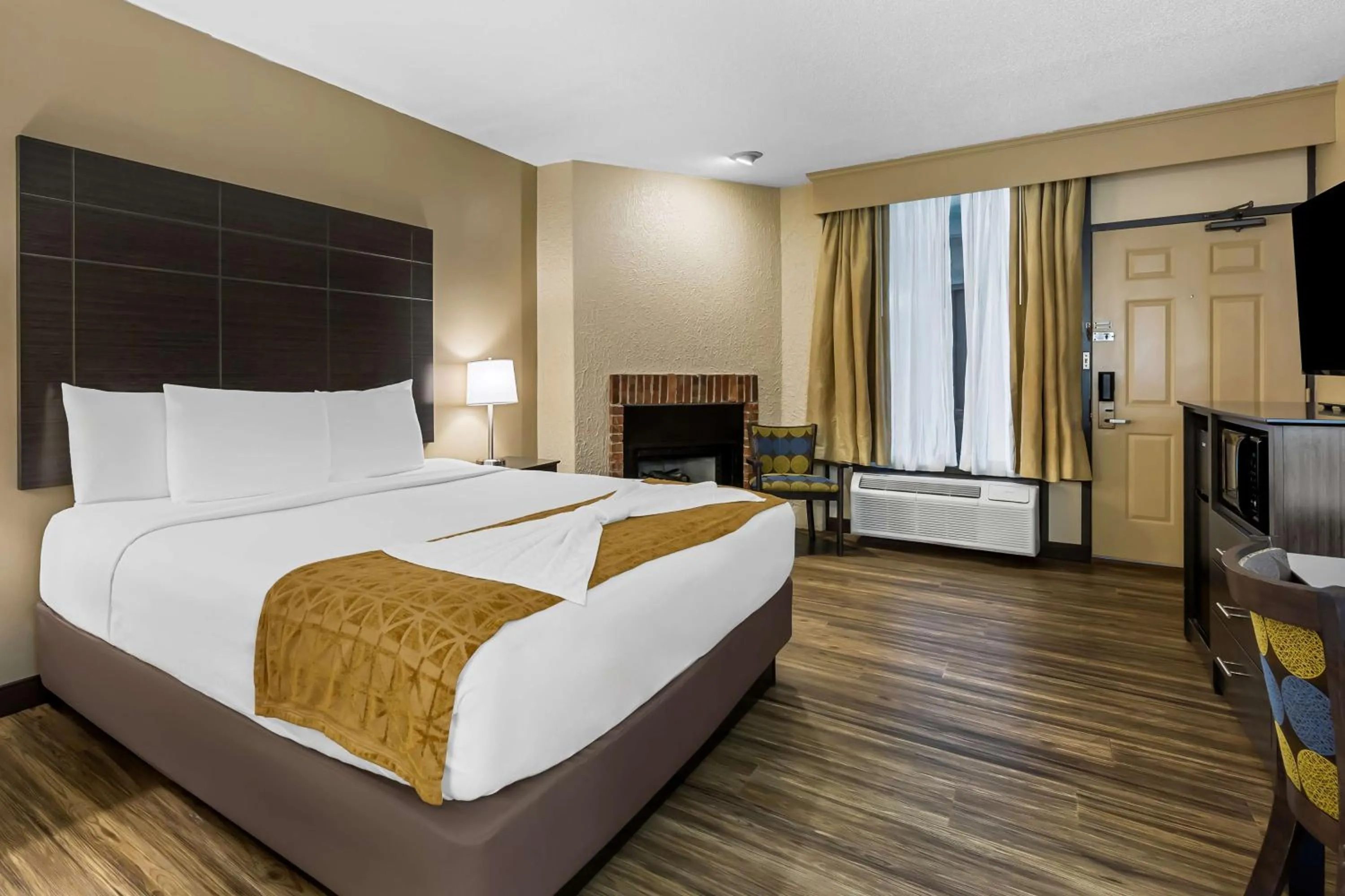 Bedroom, Bed in Best Western Toni Inn