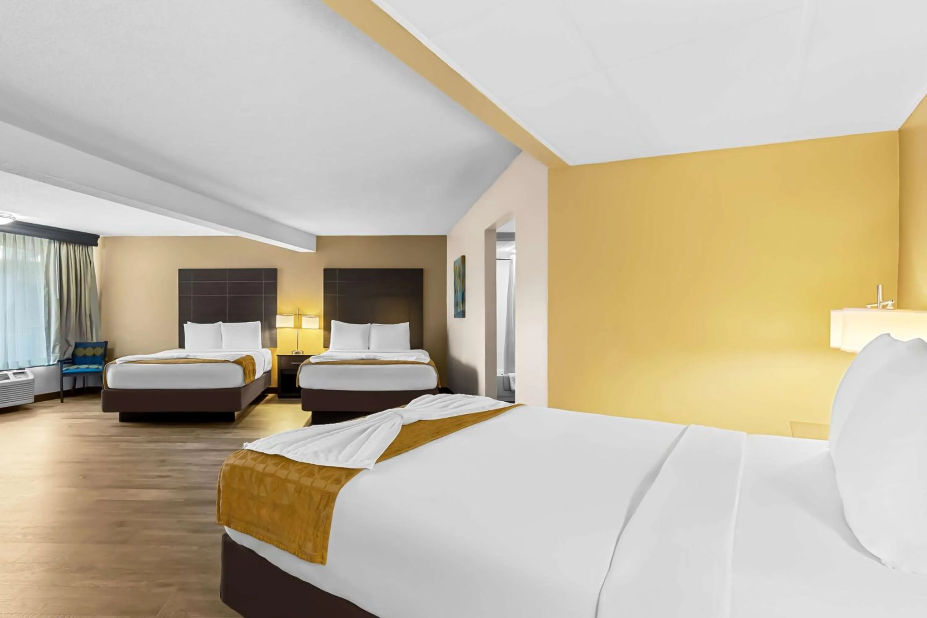 Bedroom, Bed in Best Western Toni Inn