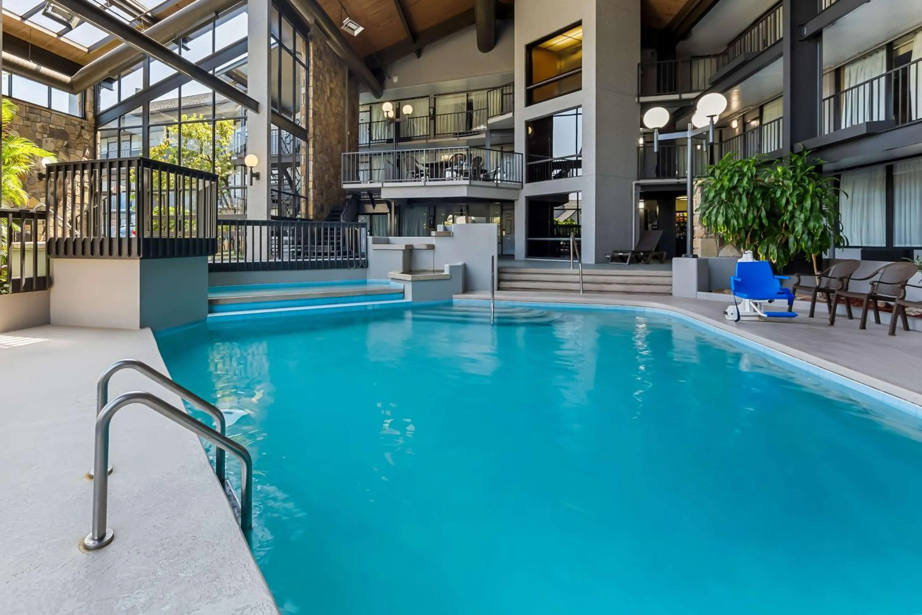 Pool view in Best Western Toni Inn