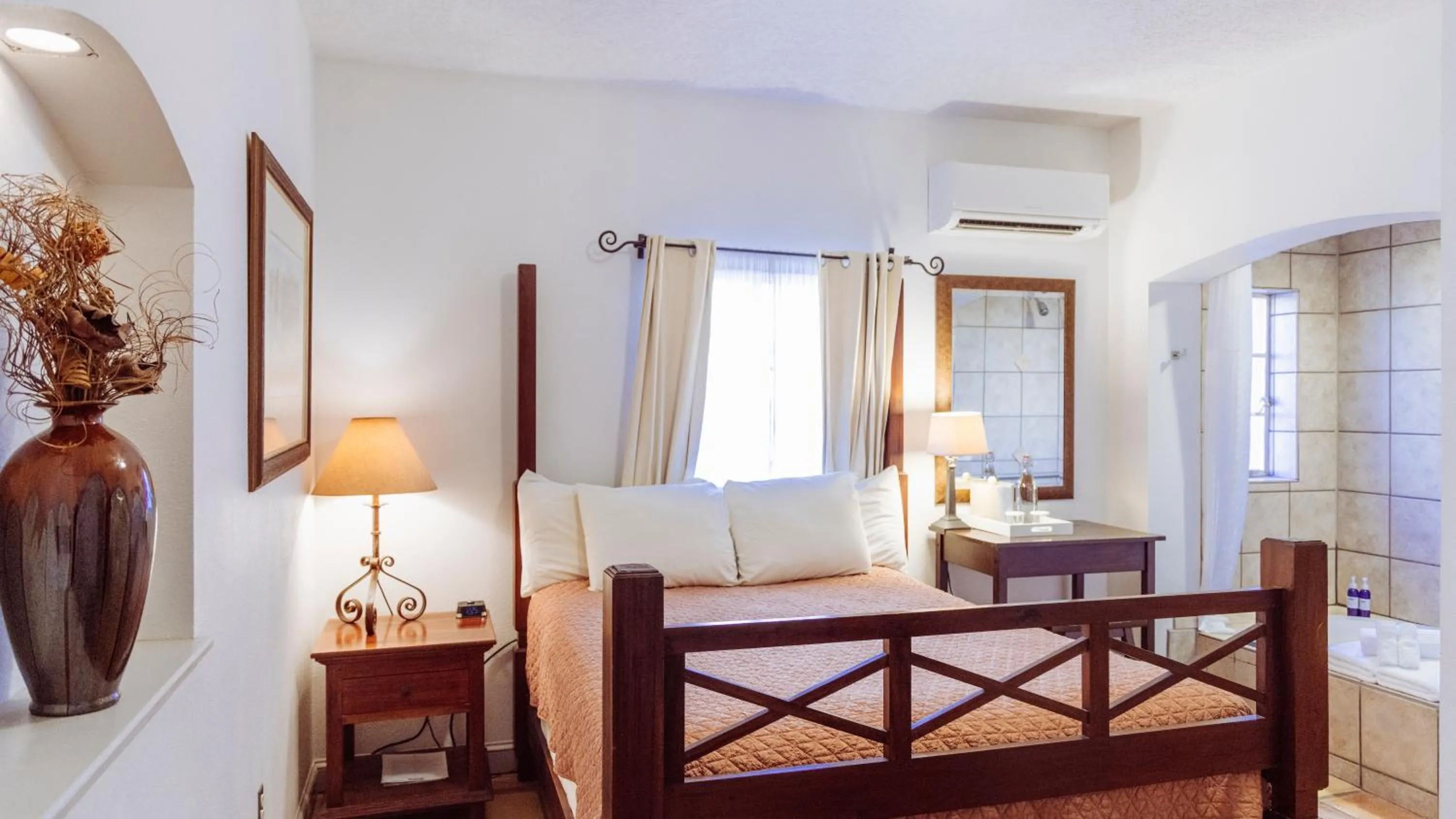 Bedroom, Bed in Sierra Grande, a Ted Turner Retreat