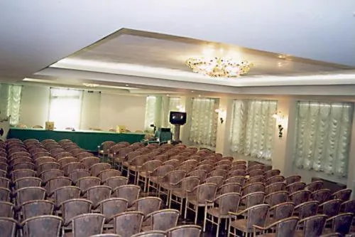 Business facilities in Eden Beach Club