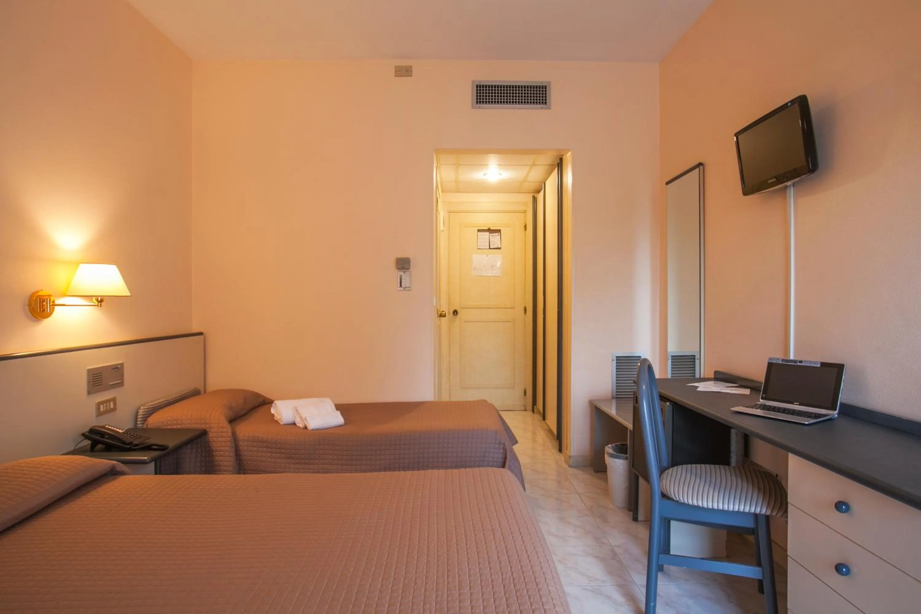 Photo of the whole room in Eden Beach Club