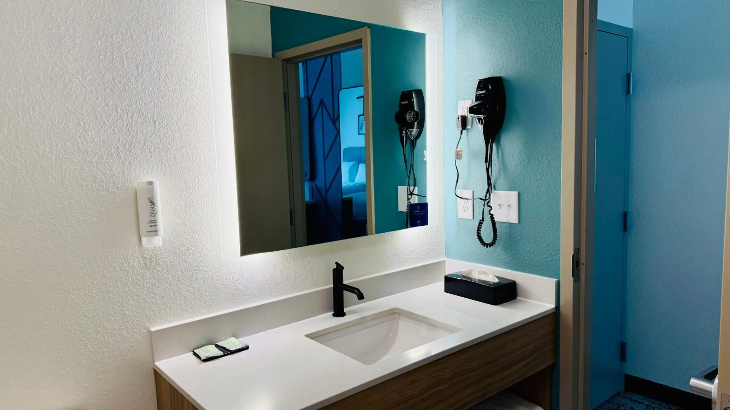 Quadruple Room with Two Queen Beds and Tub - Disability Access/Non Smoking in Sleep Inn & Suites Quadruple Room with Two Queen Beds and Tub - Disability Access/Non Smoking in Sleep Inn & Suites