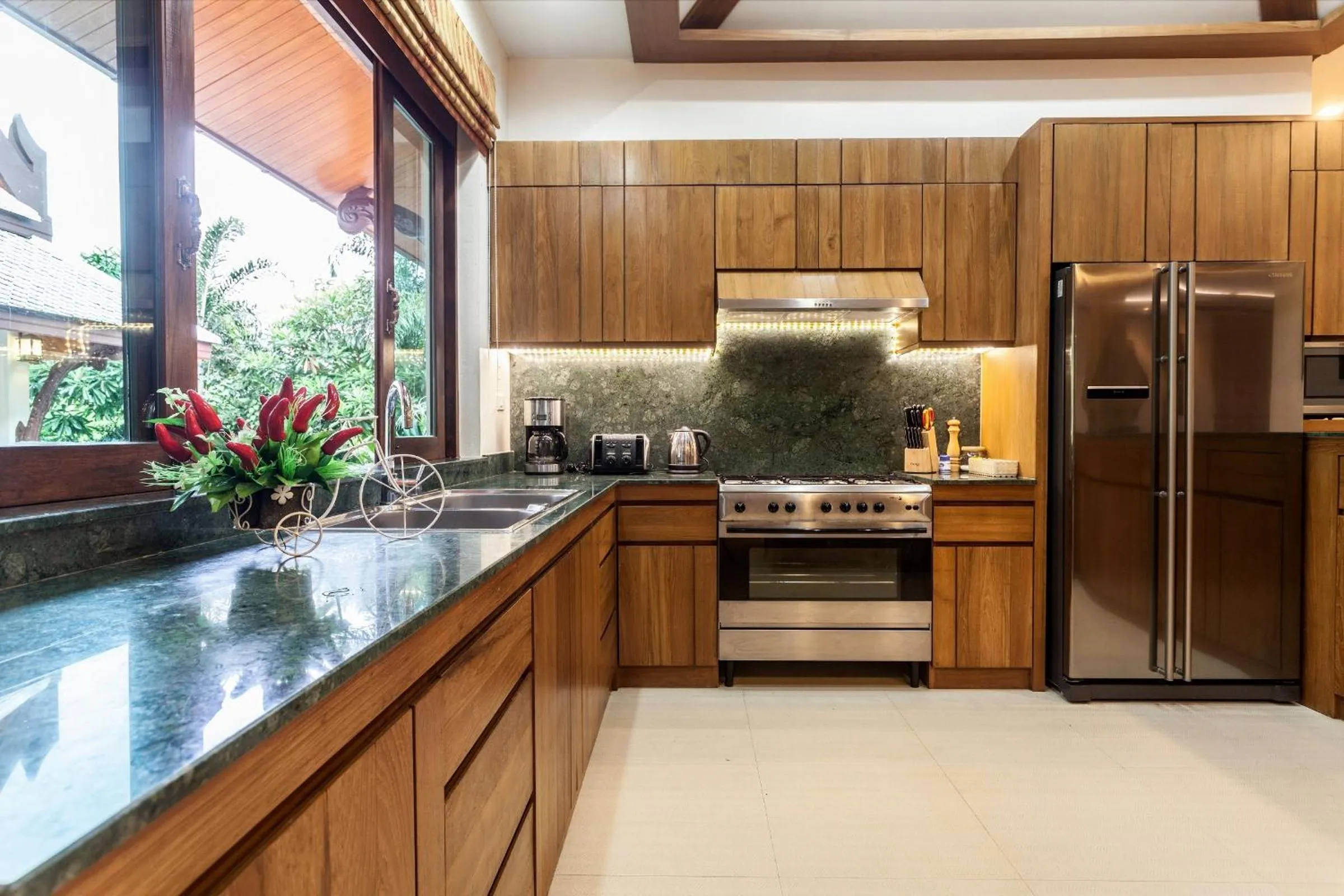 Kitchen or kitchenette in Saifon Villas 5 Bedroom Pool Villa