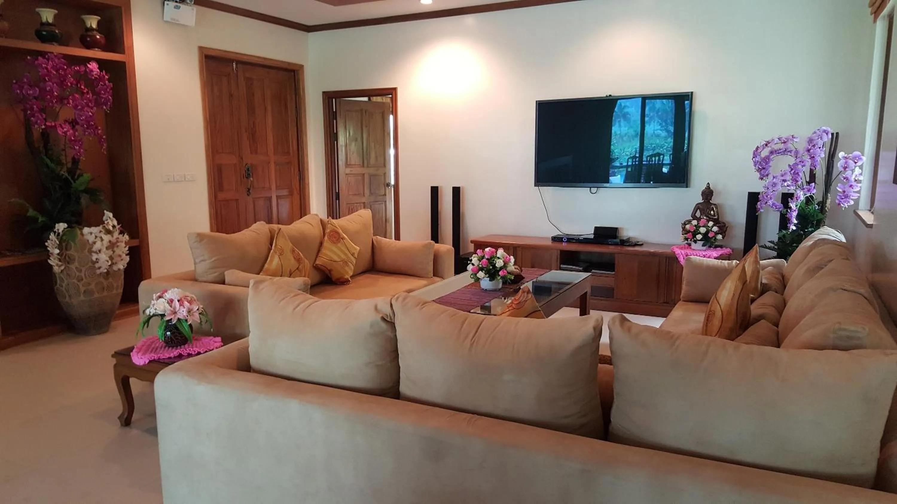 Living room in Saifon Villas 5 Bedroom Pool Villa