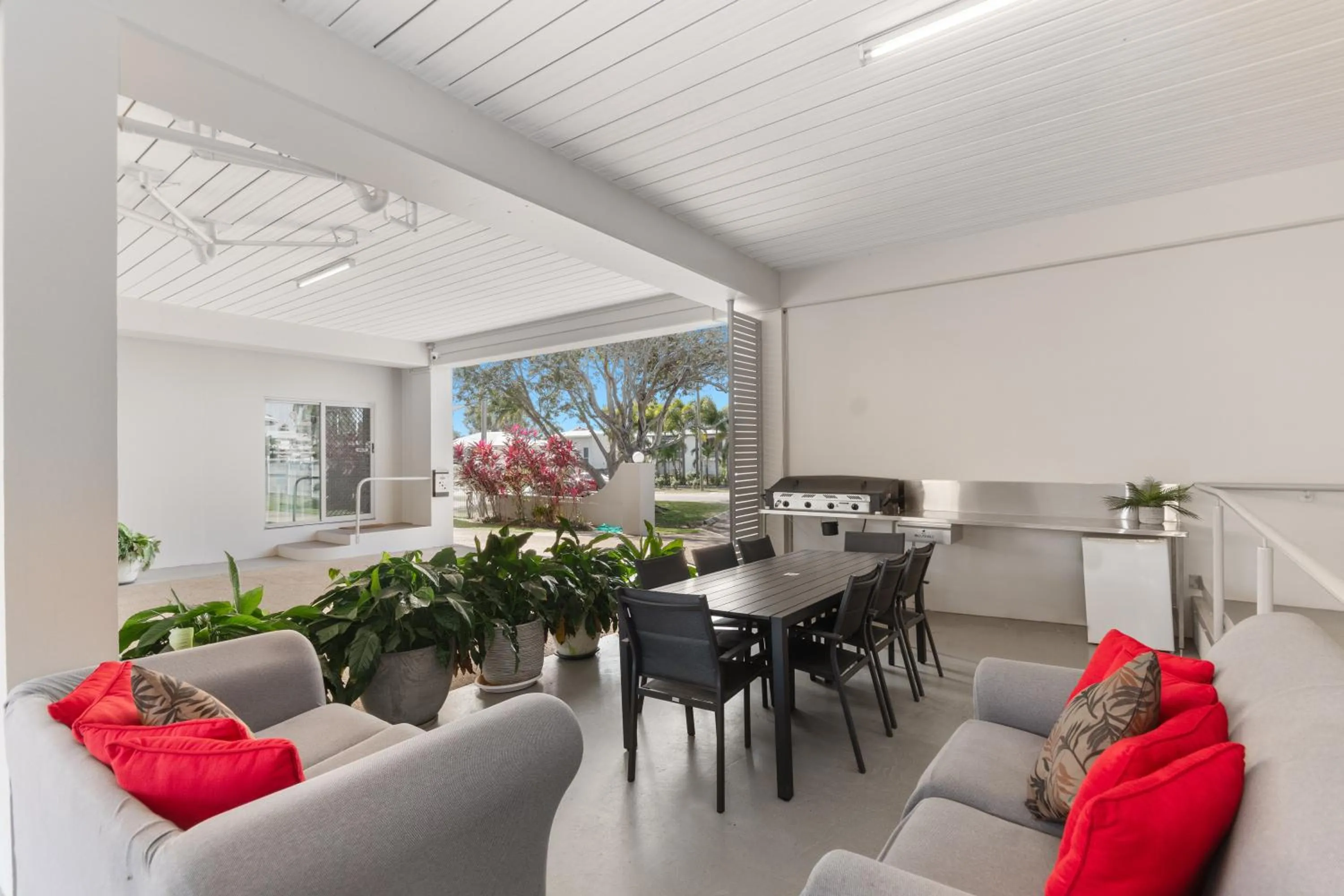 BBQ facilities in Castle Crest Motel