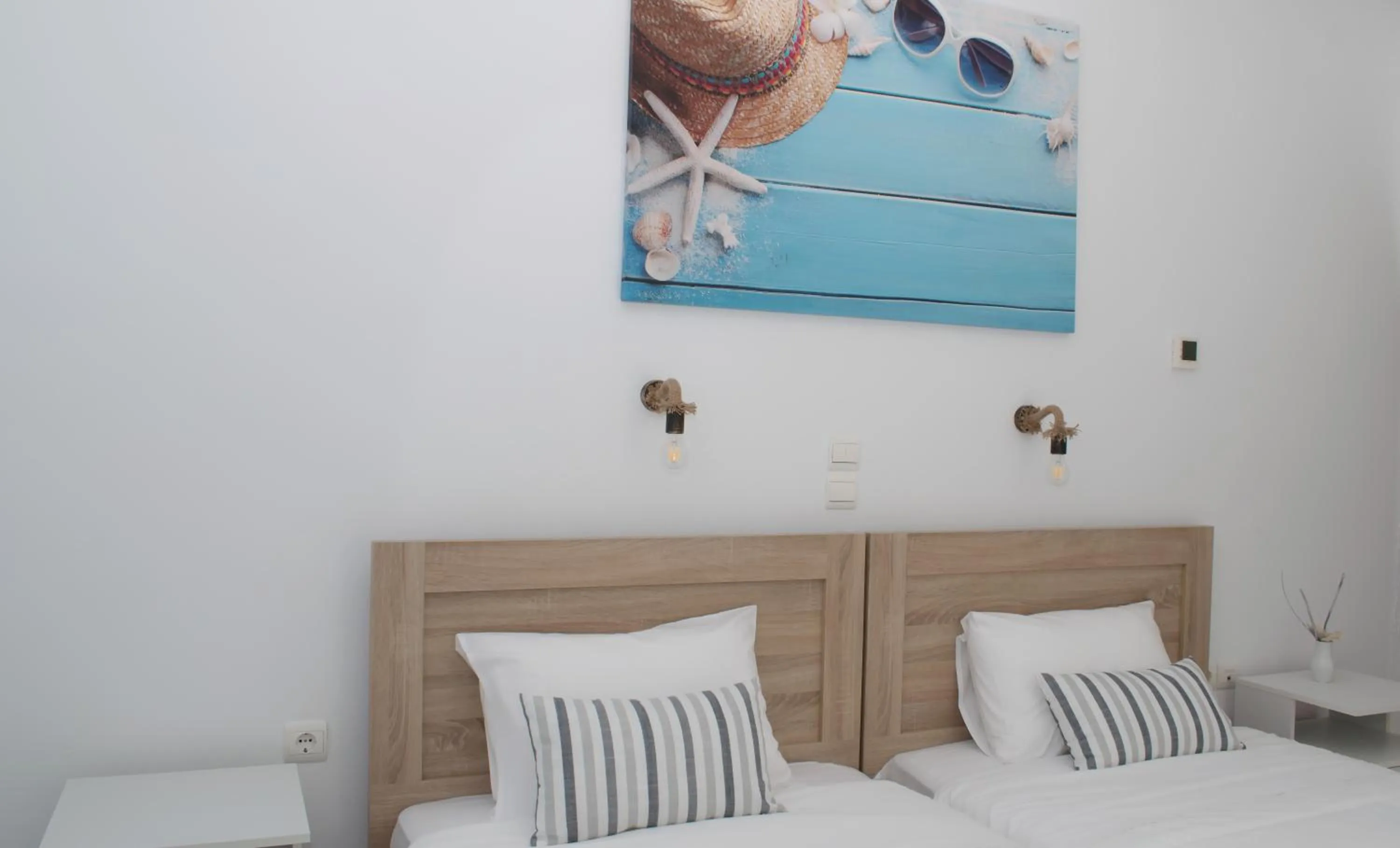 Photo of the whole room, Bed in Camara Hotel