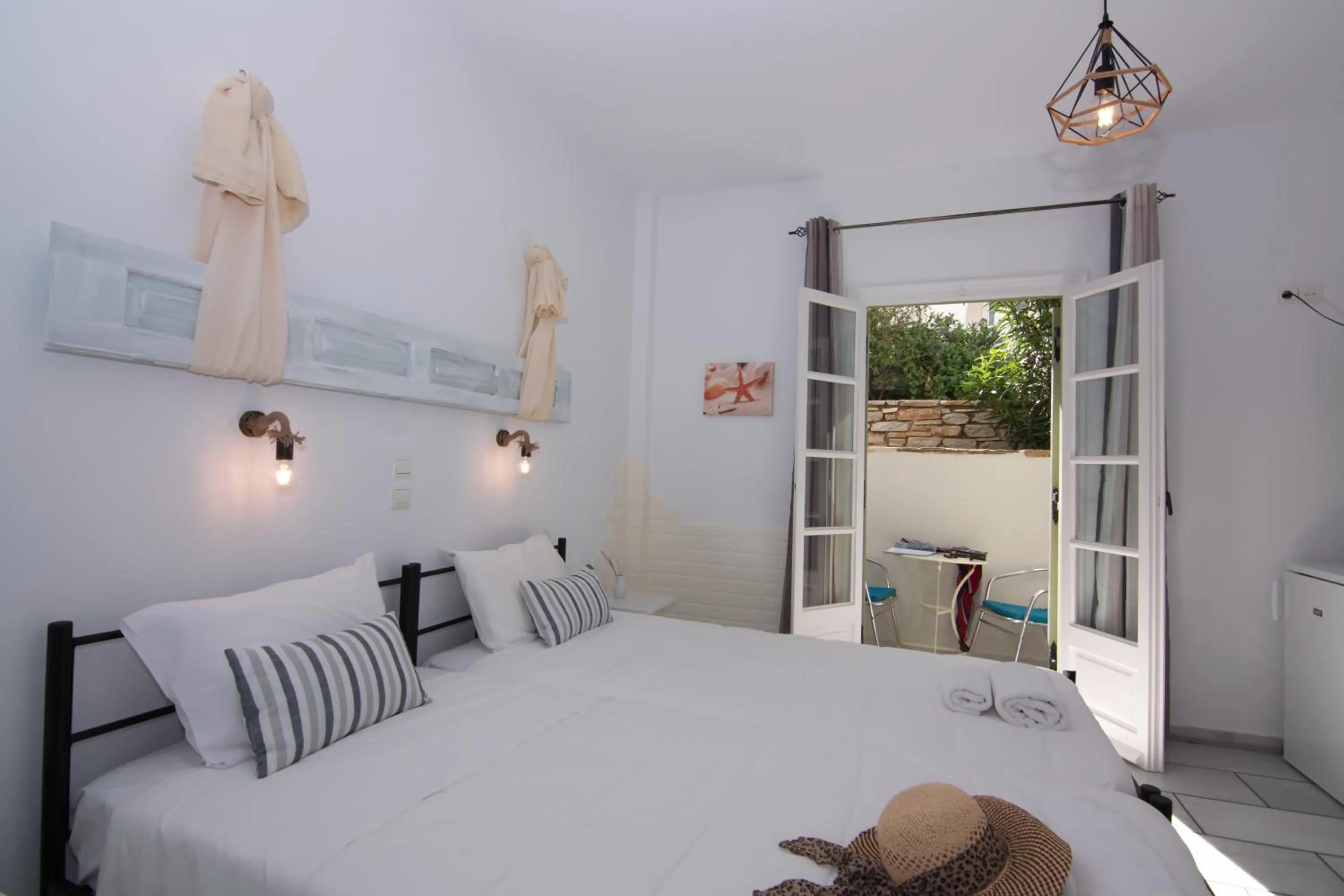 Photo of the whole room, Bed in Camara Hotel