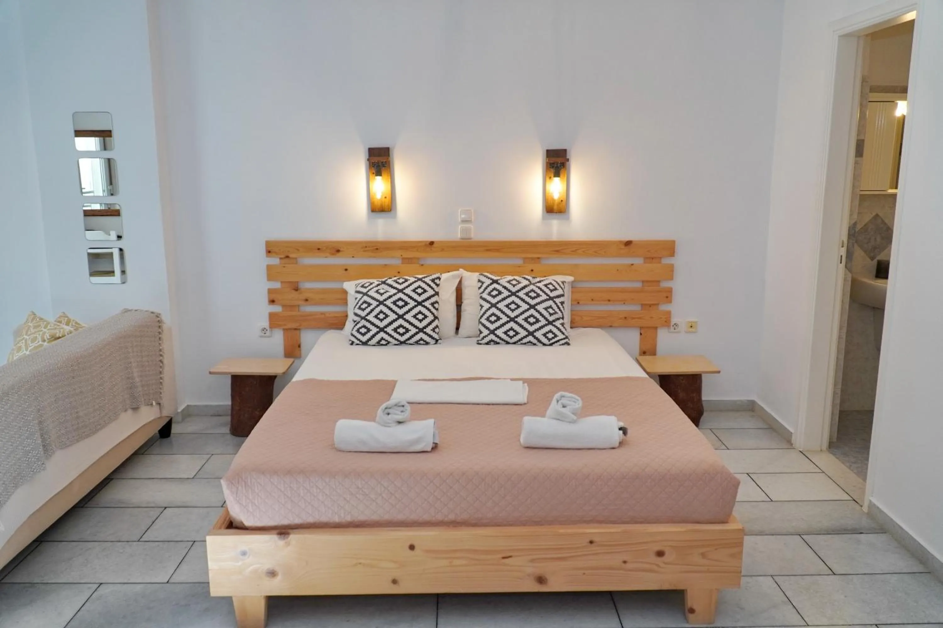 Property building, Bed in Camara Hotel