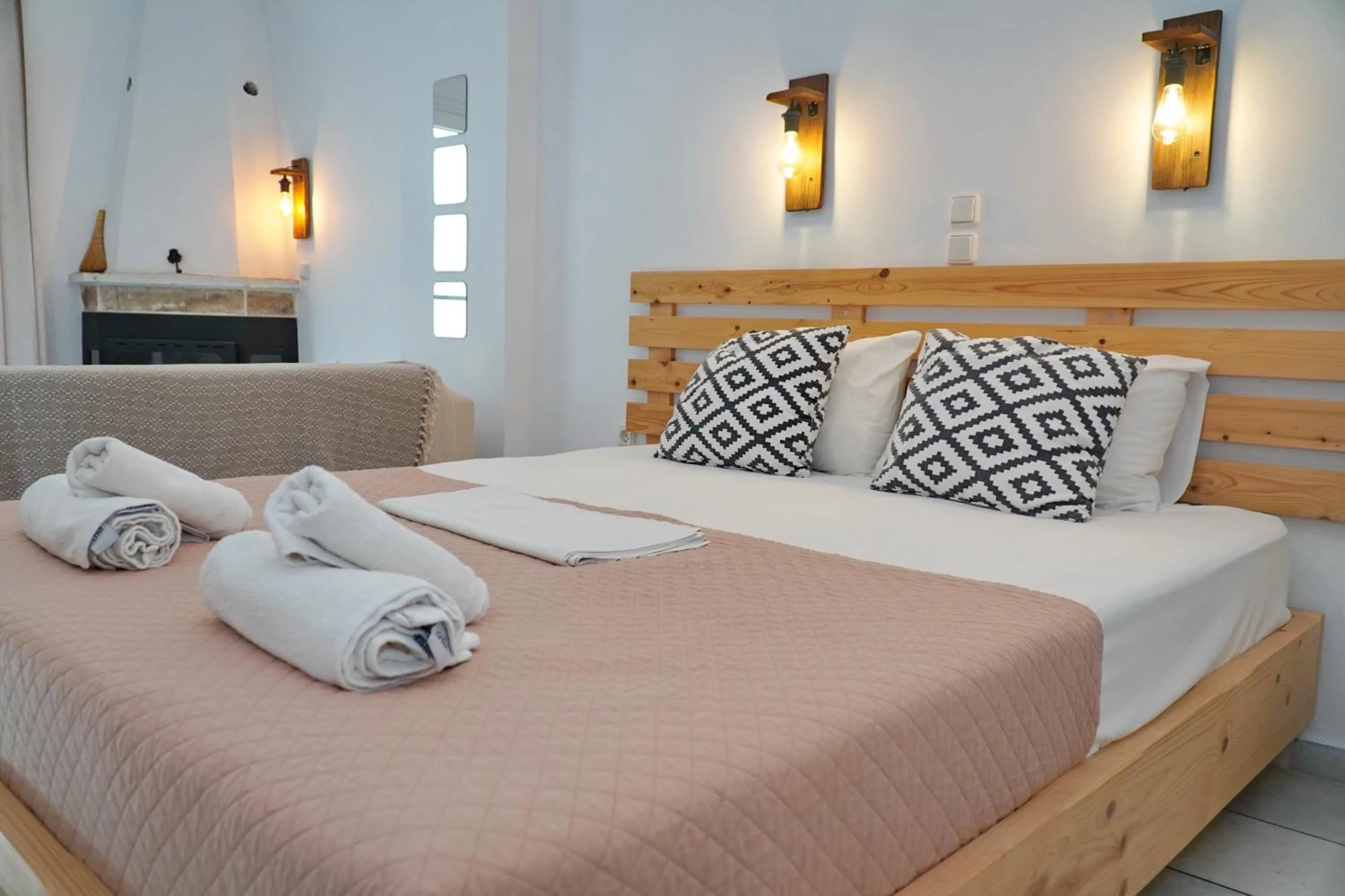 Property building, Bed in Camara Hotel