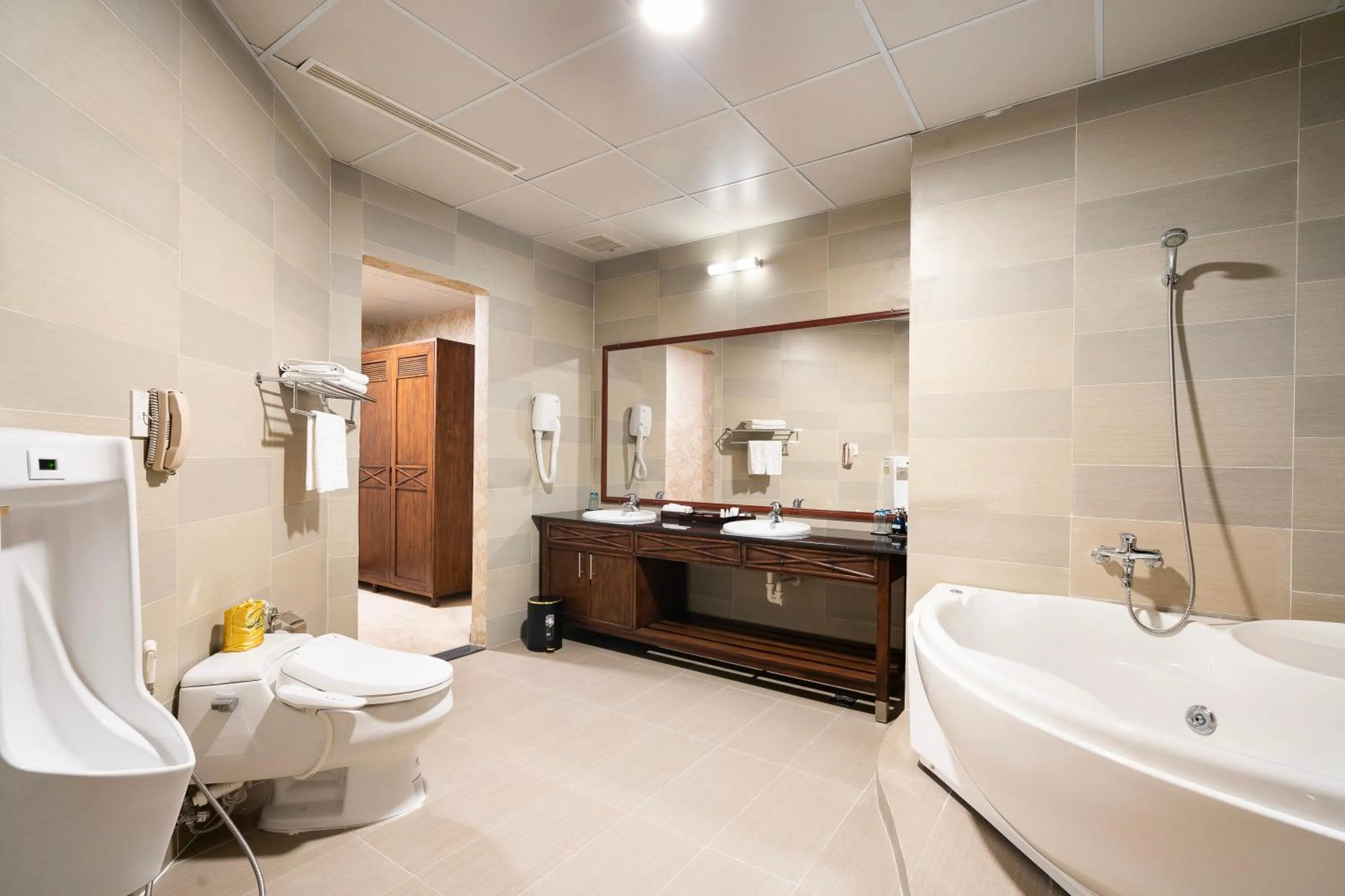 Shower in PHU MY HARBOUR HOTEL - Old Golf Phu My Hotel