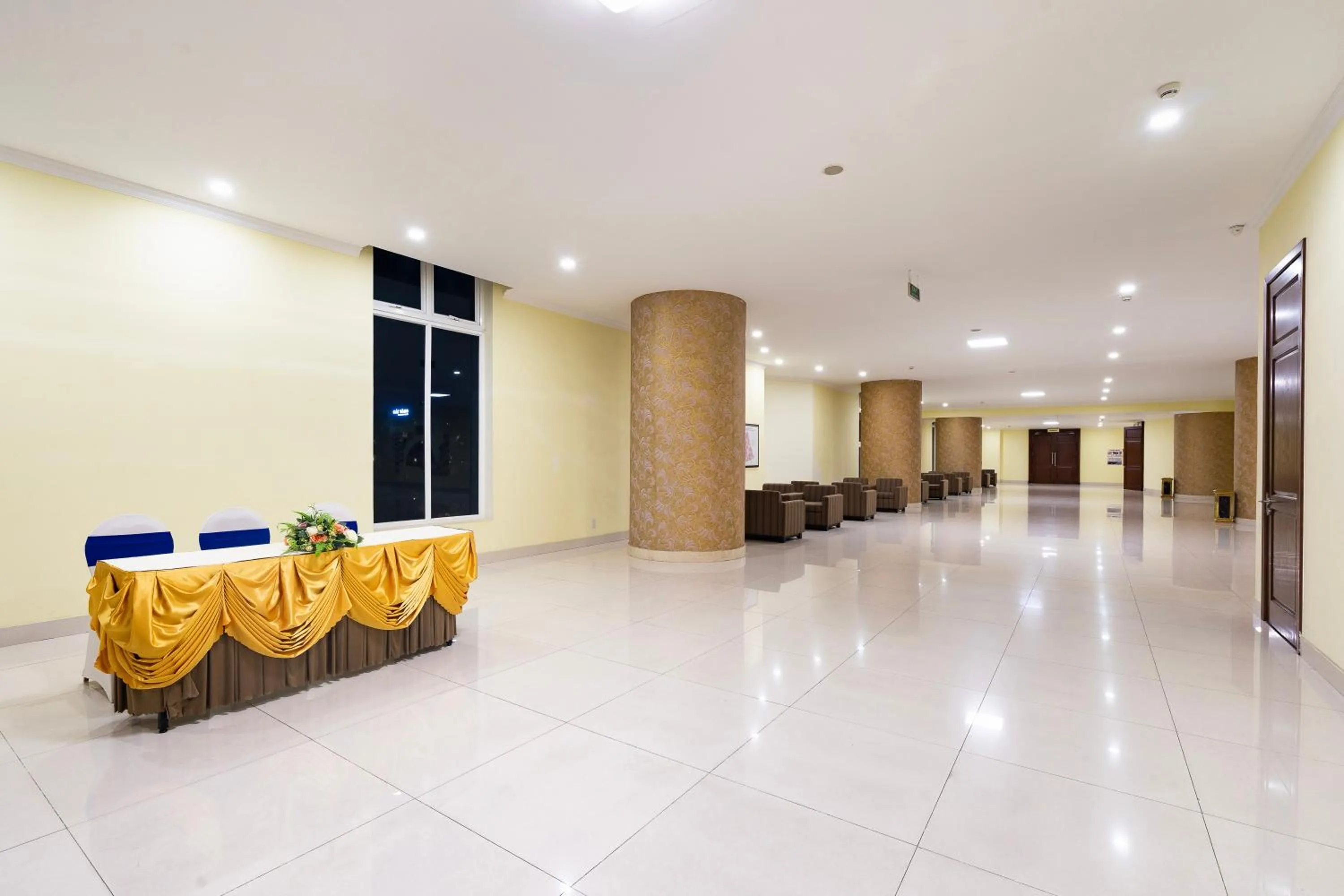 Communal lounge/ TV room in PHU MY HARBOUR HOTEL - Old Golf Phu My Hotel