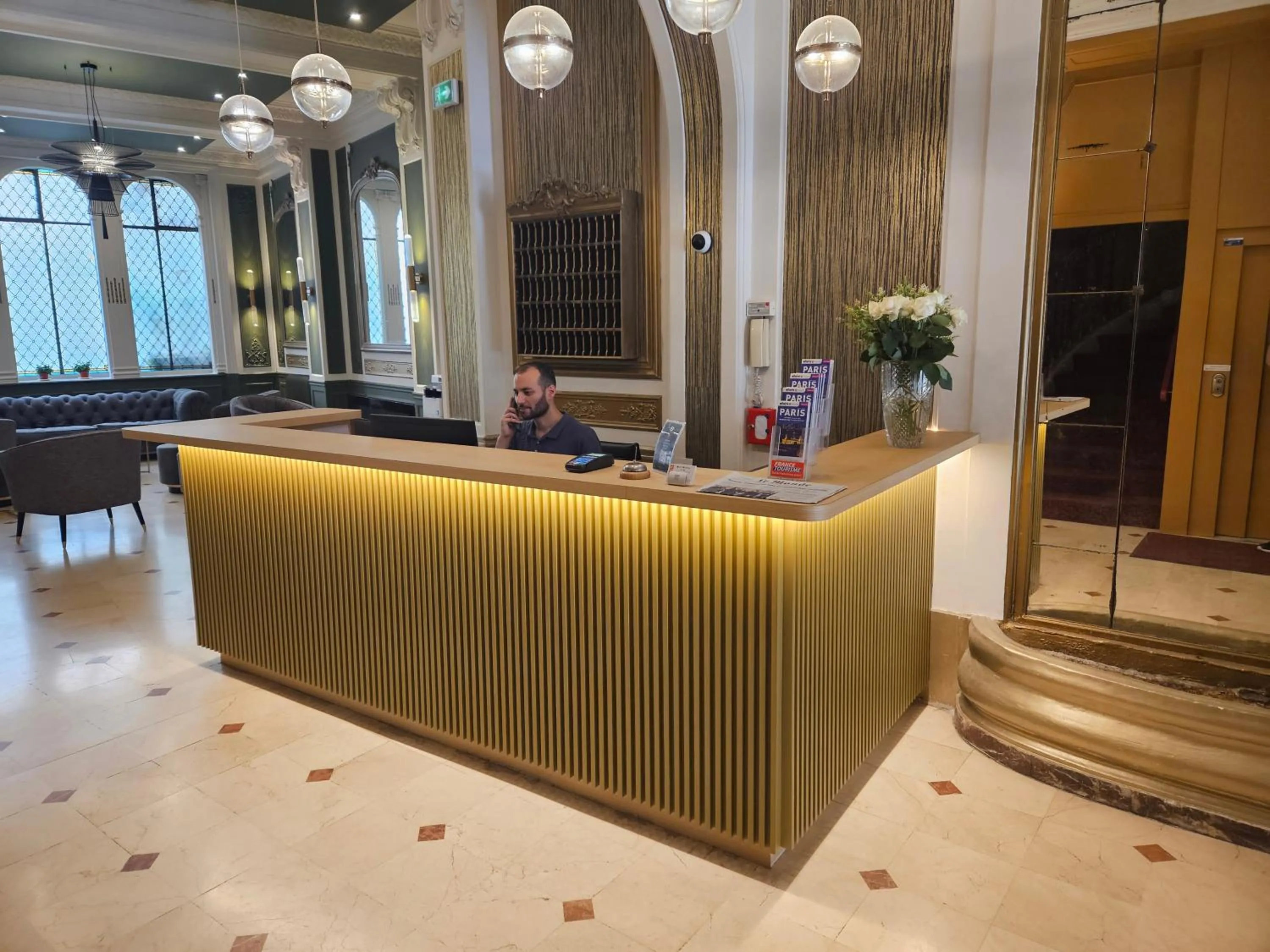 Lobby or reception in Hôtel Bellevue et du Chariot d'Or