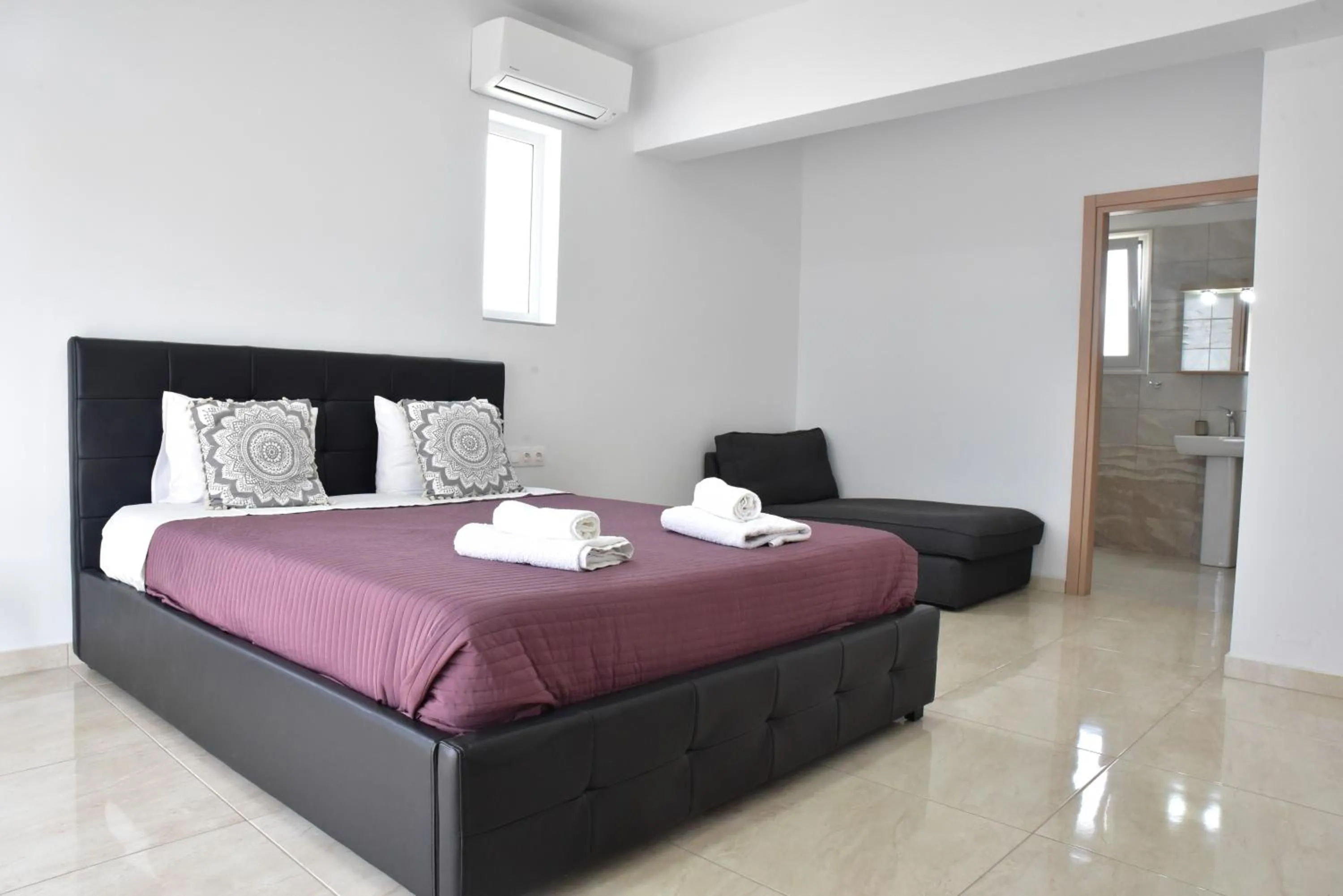 Bed in Roseberry Studios