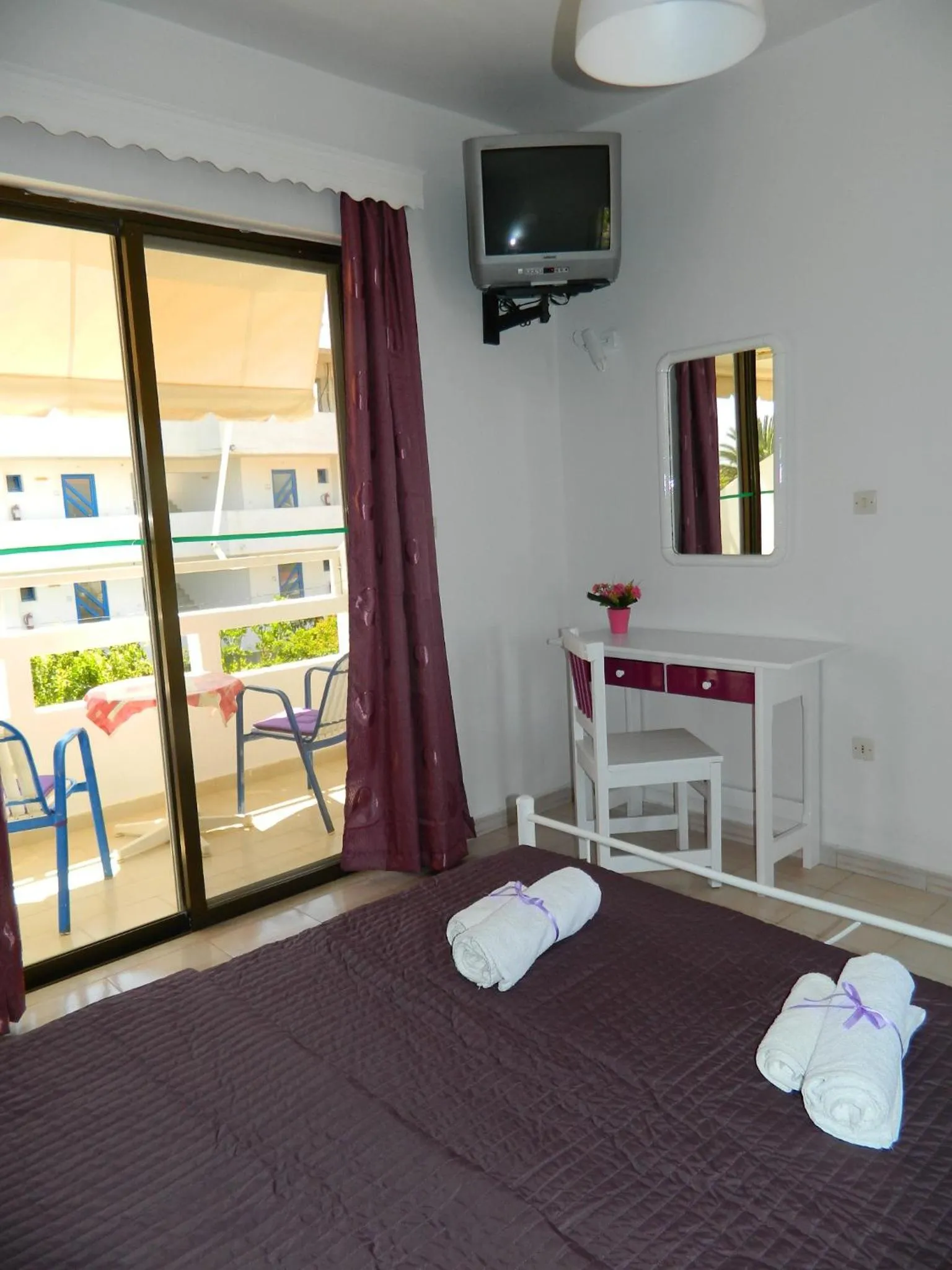 Day, Bed in Roseberry Studios