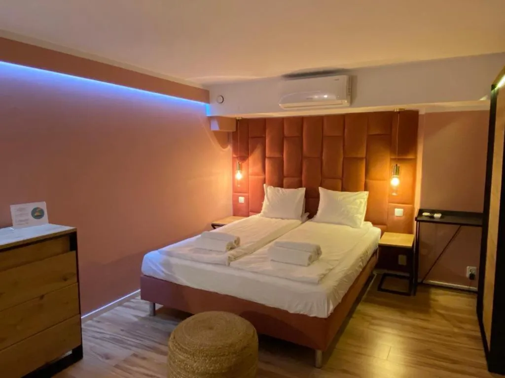 Bed in Black Swan House, Old Town