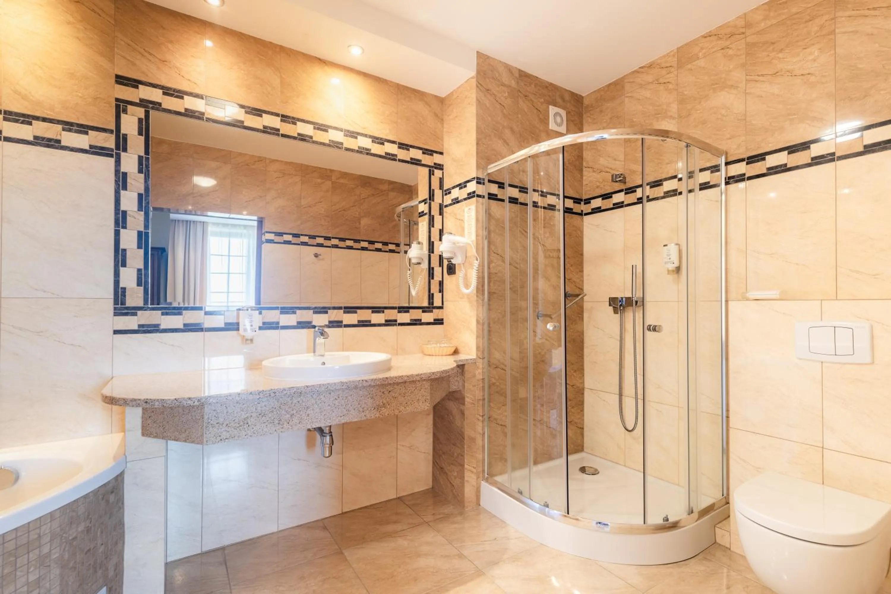 Toilet in Hotel Dziki Potok Karpacz Konferencje & SPA