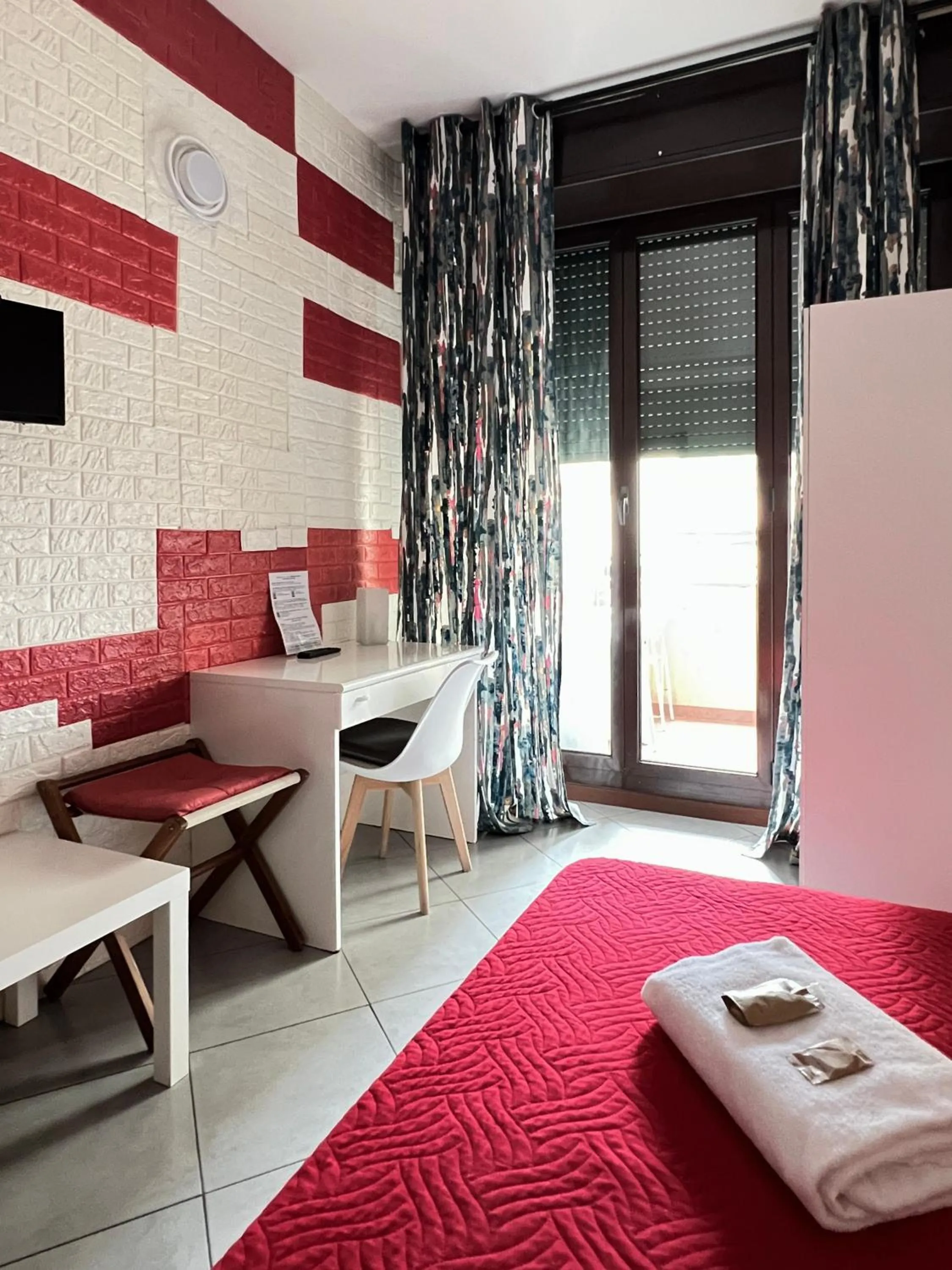 TV and multimedia, Bed in Guest House Brianza Room