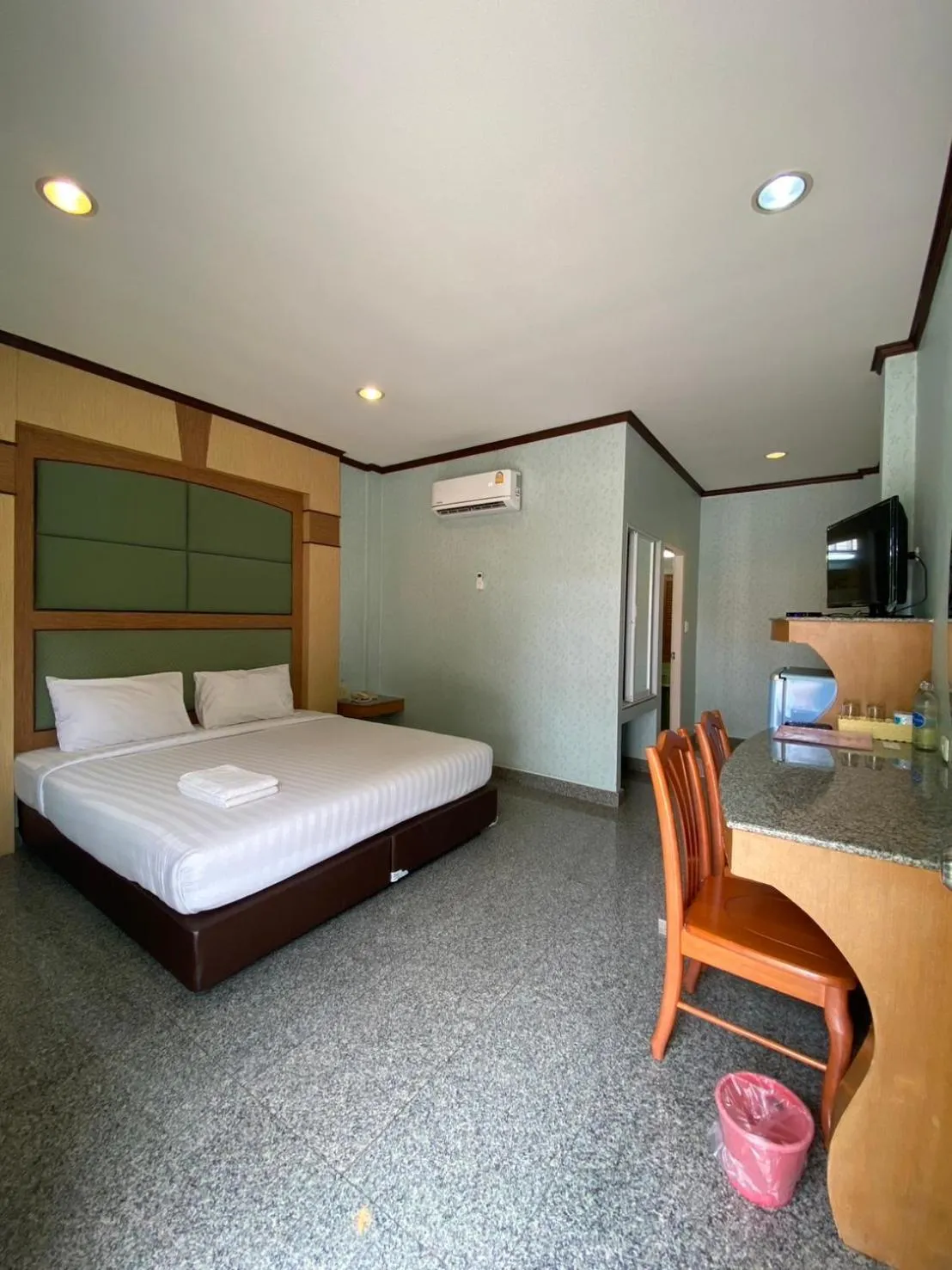 Photo of the whole room, Bed in Soda Resort