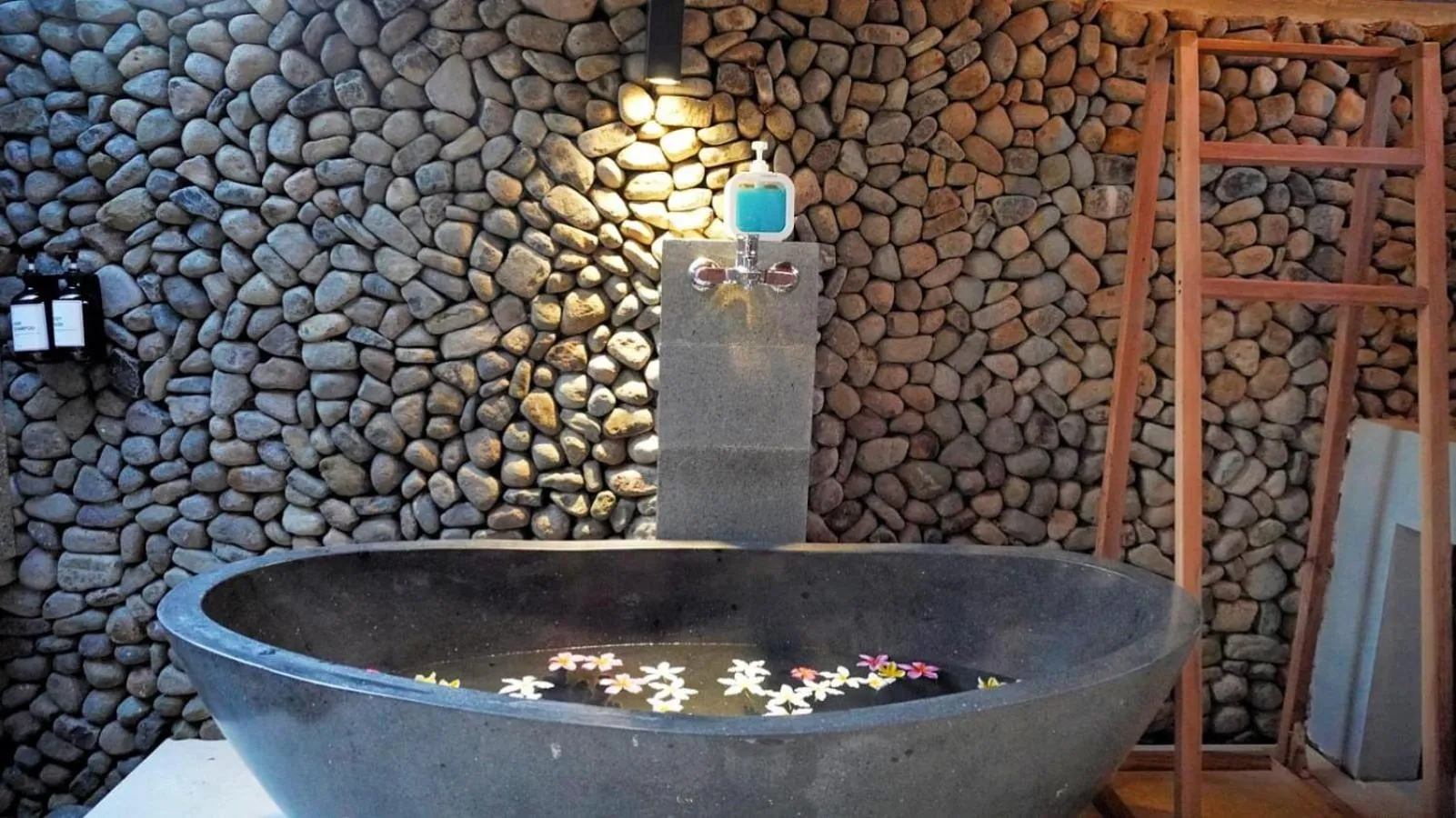 Bathroom in Golo Pada Villa Labuan Bajo by ABM