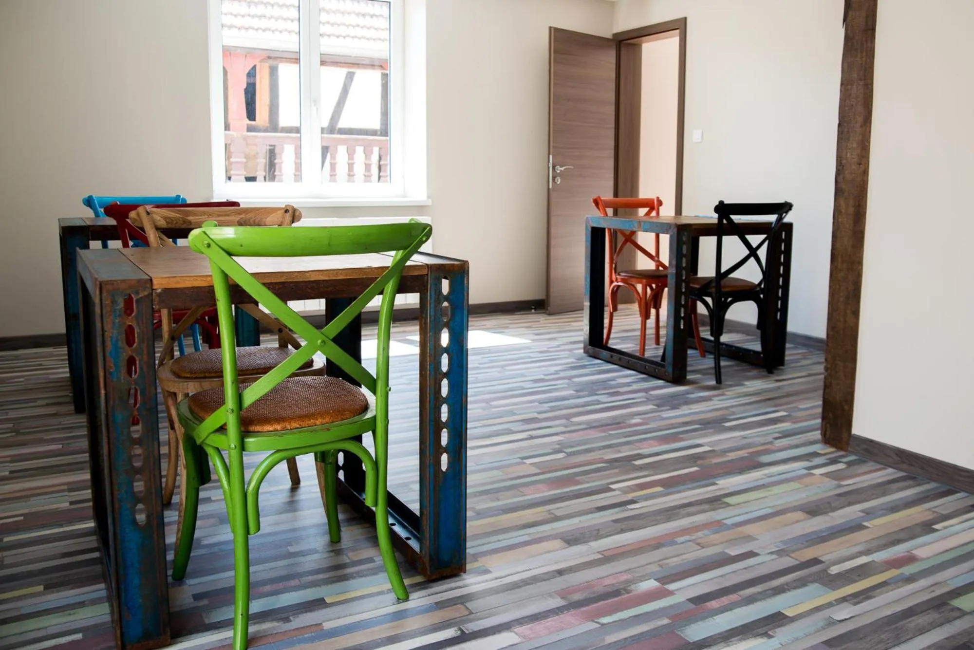 Dining area in L’Été en Novembre